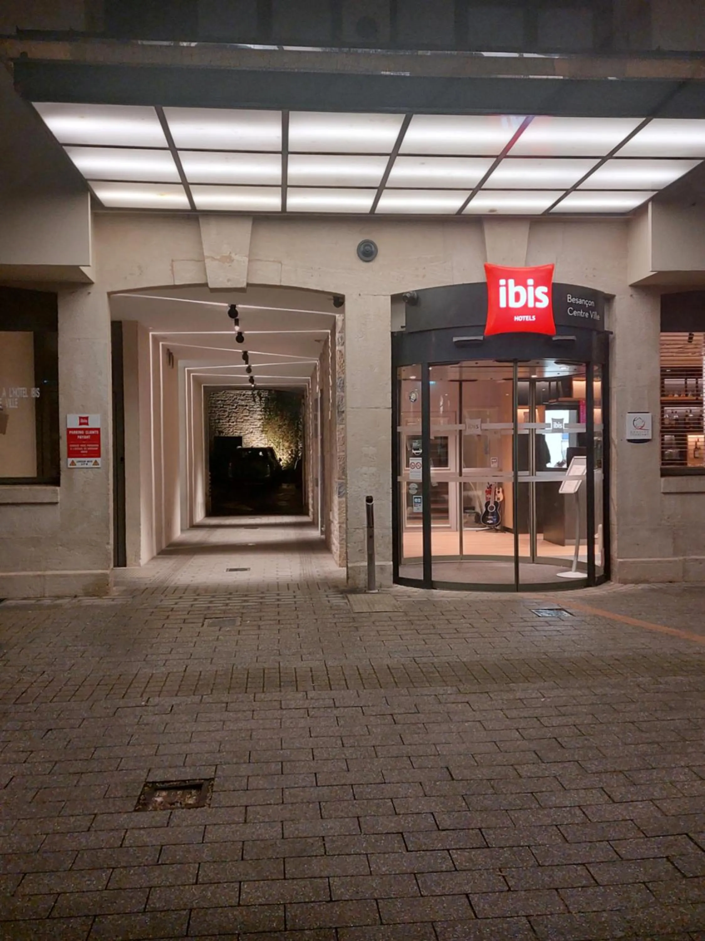 Facade/entrance in ibis Besançon Centre Ville