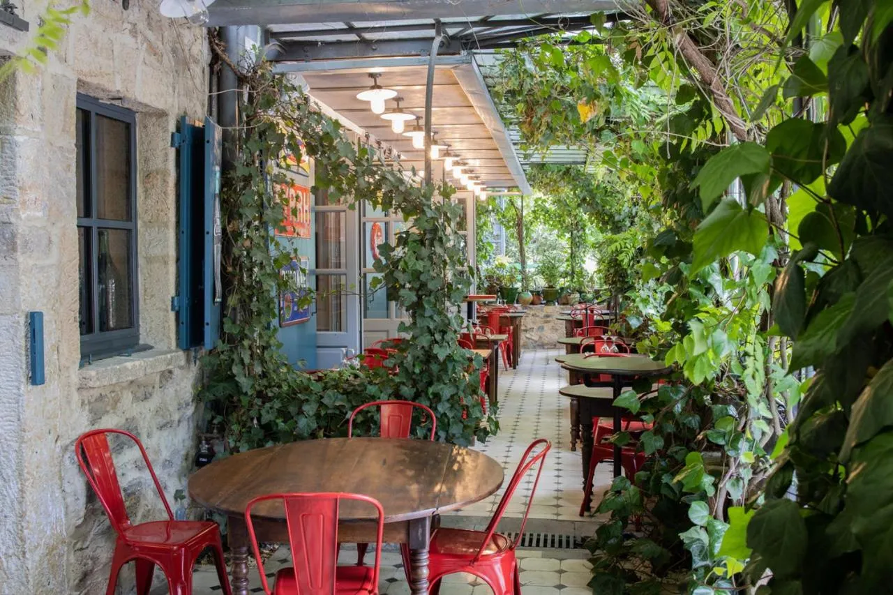 Facade/entrance in Auberge de Banne