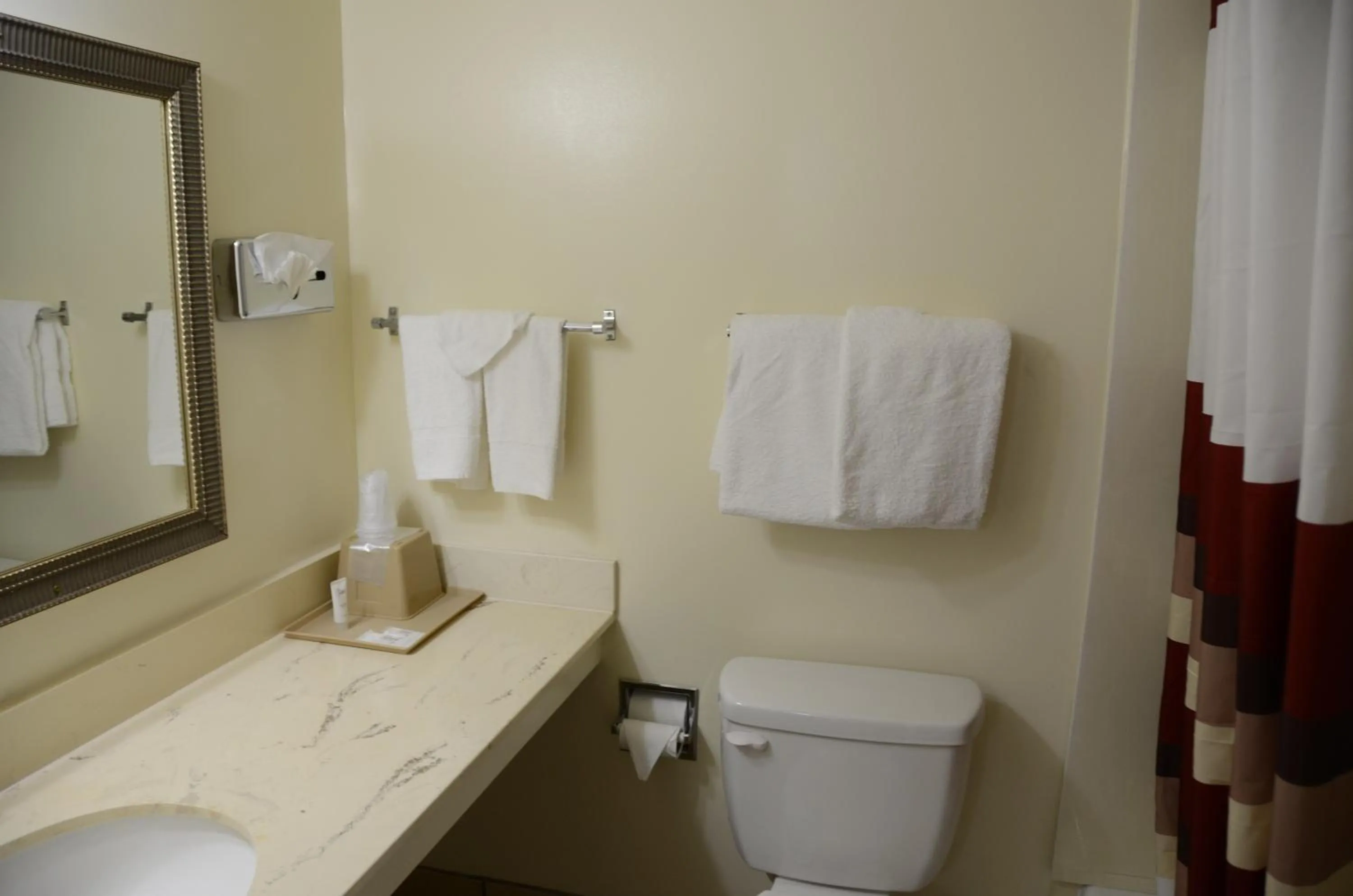 Queen Room with Two Queen Beds in Big Spring Inn Madisonville