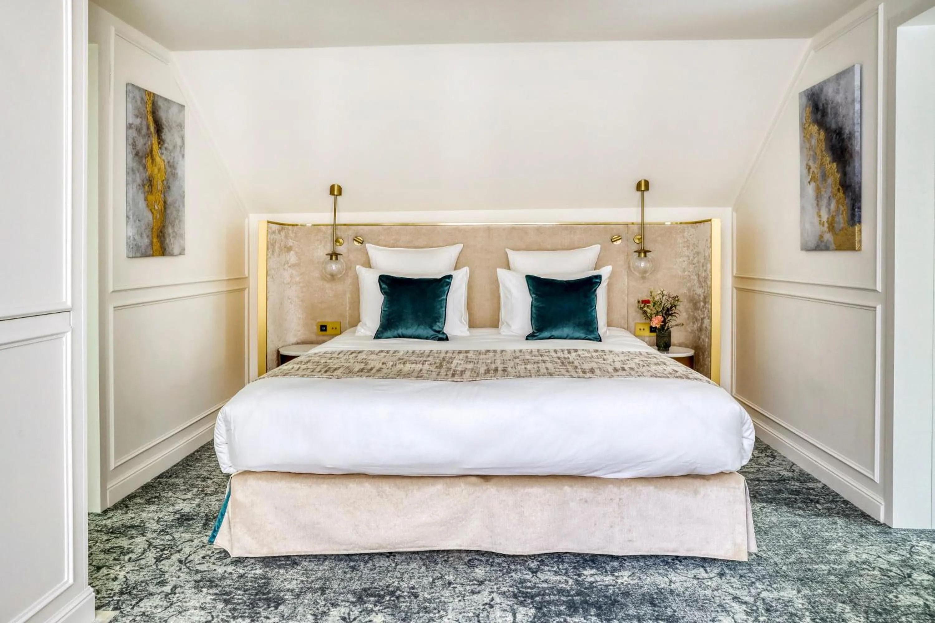 Bed in Maison Albar - Le Vendome