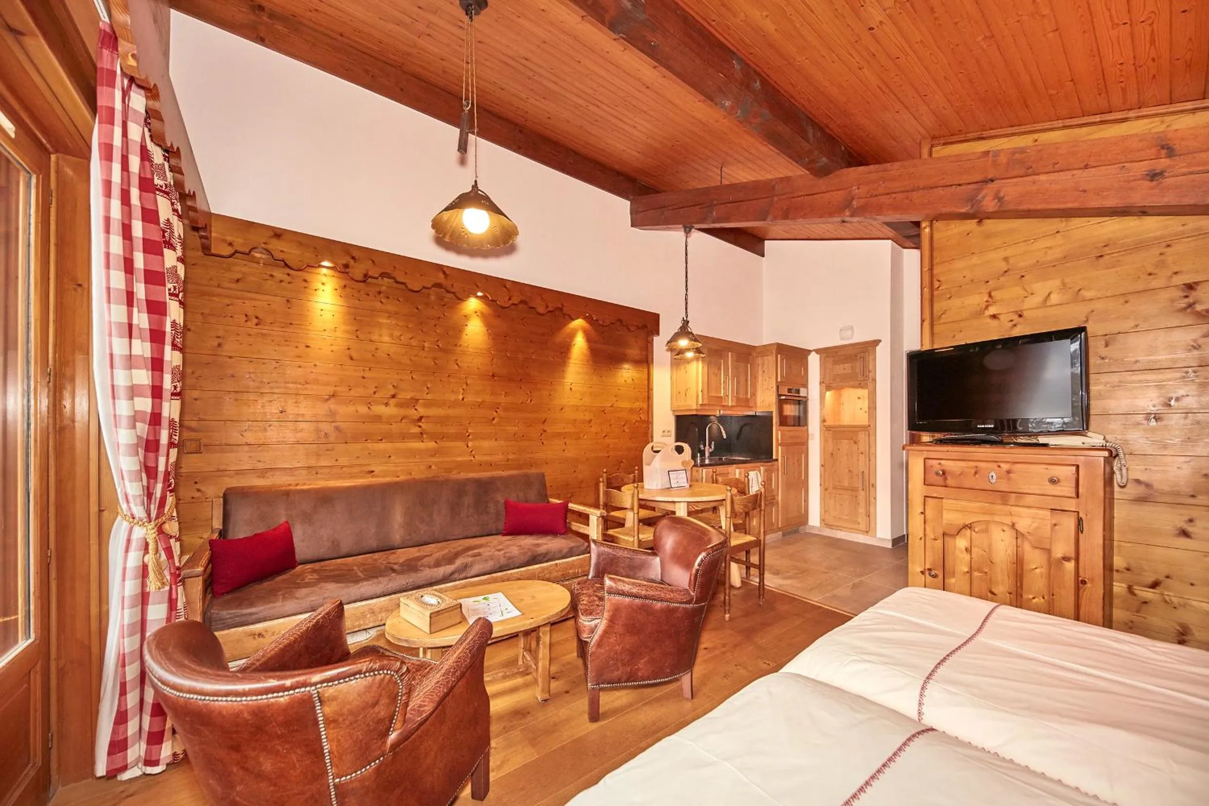 Photo of the whole room in Chalet-Hôtel Neige et Roc, The Originals Relais