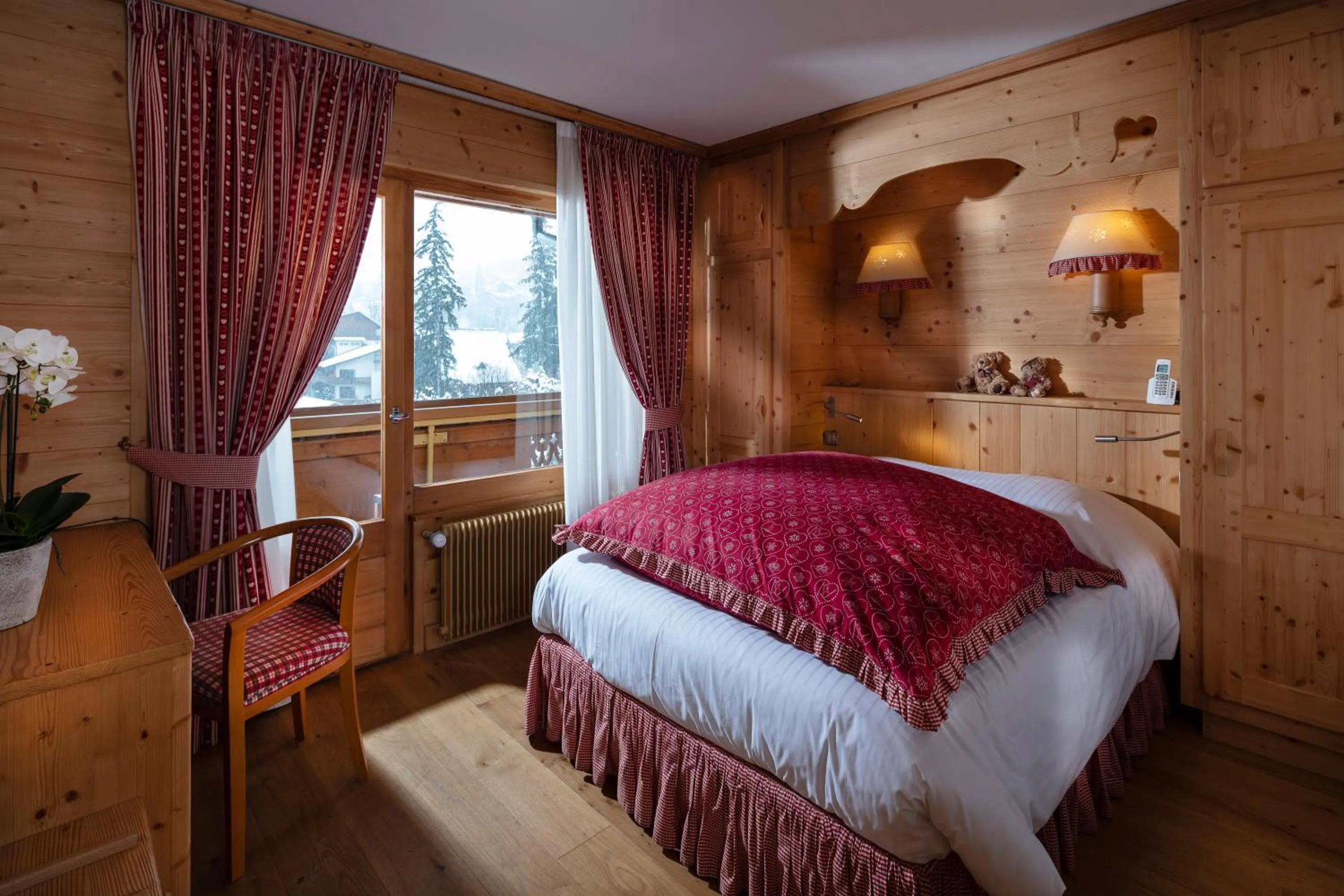 Bed in Chalet-Hôtel Neige et Roc, The Originals Relais