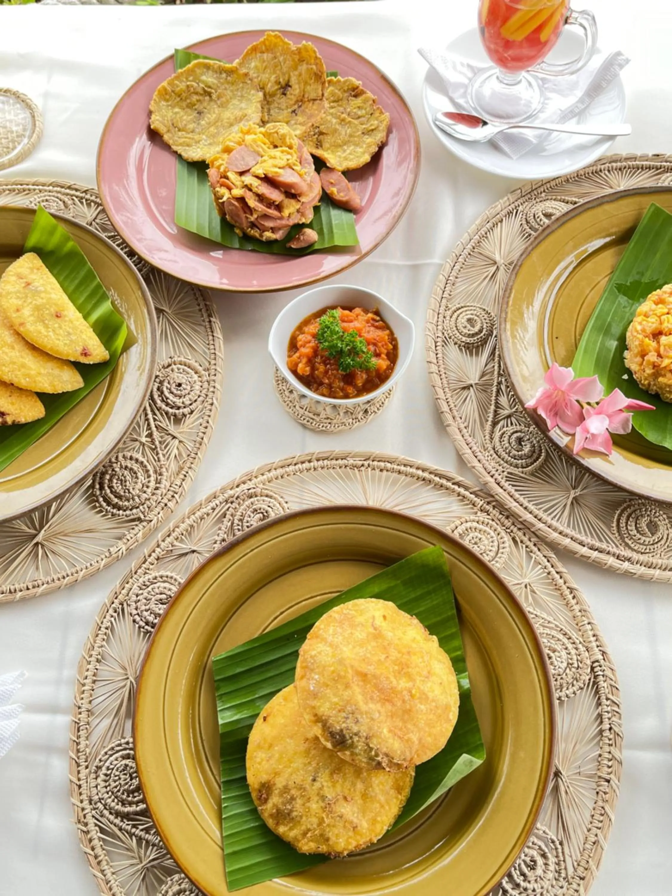 Food and drinks in Santo Manglar Cartagena Life Wellness Spa Hotel