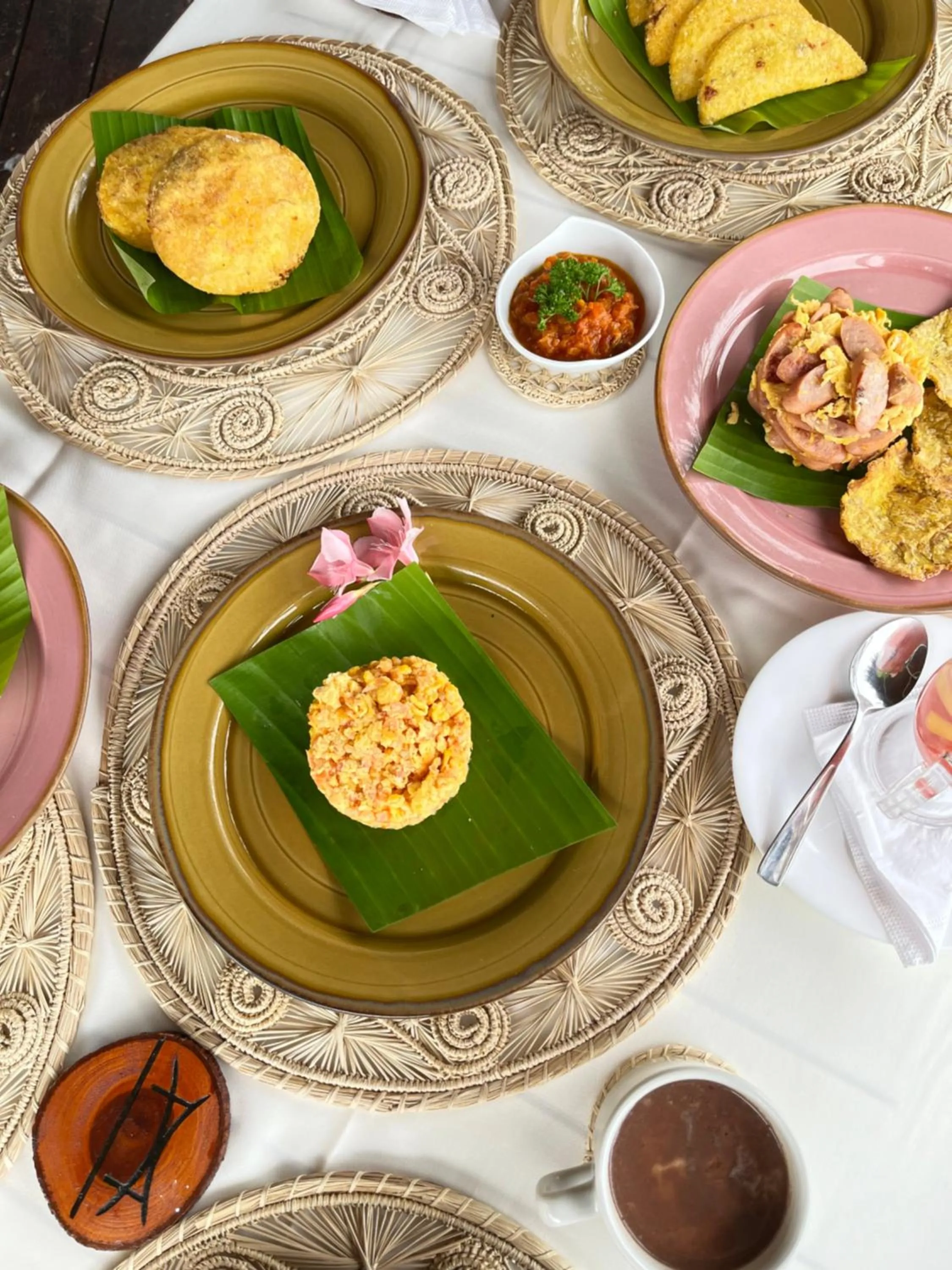 Food and drinks in Santo Manglar Cartagena Life Wellness Spa Hotel