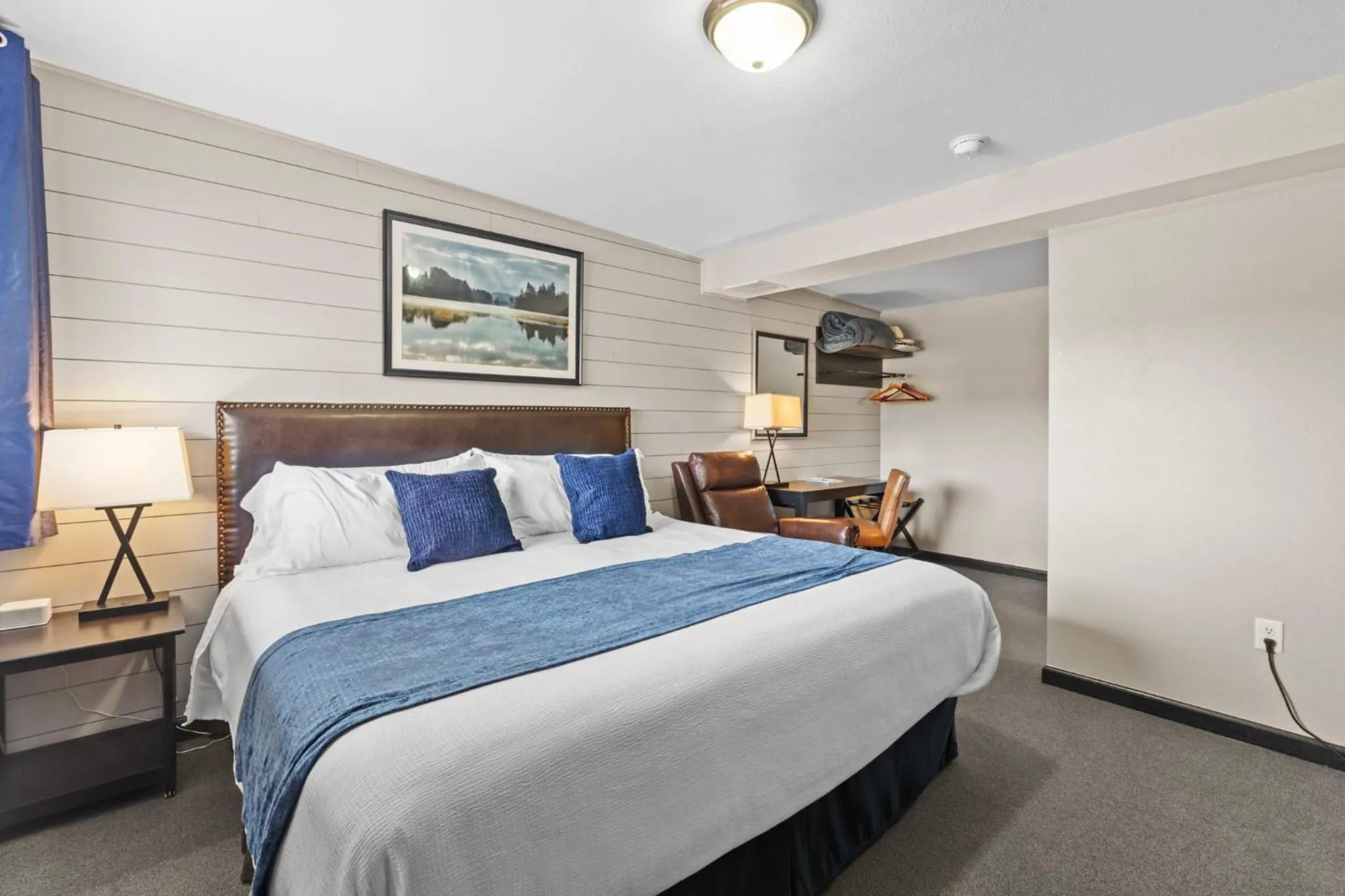 Lost Trail Resort - Riverside Rooms - Near Hot Pools
