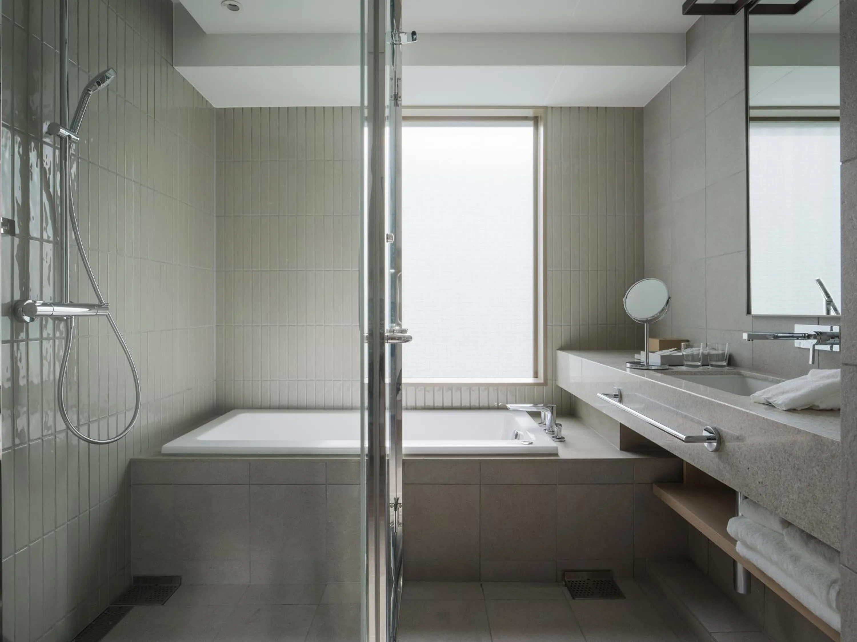 Shower, Bed in Zentis Osaka