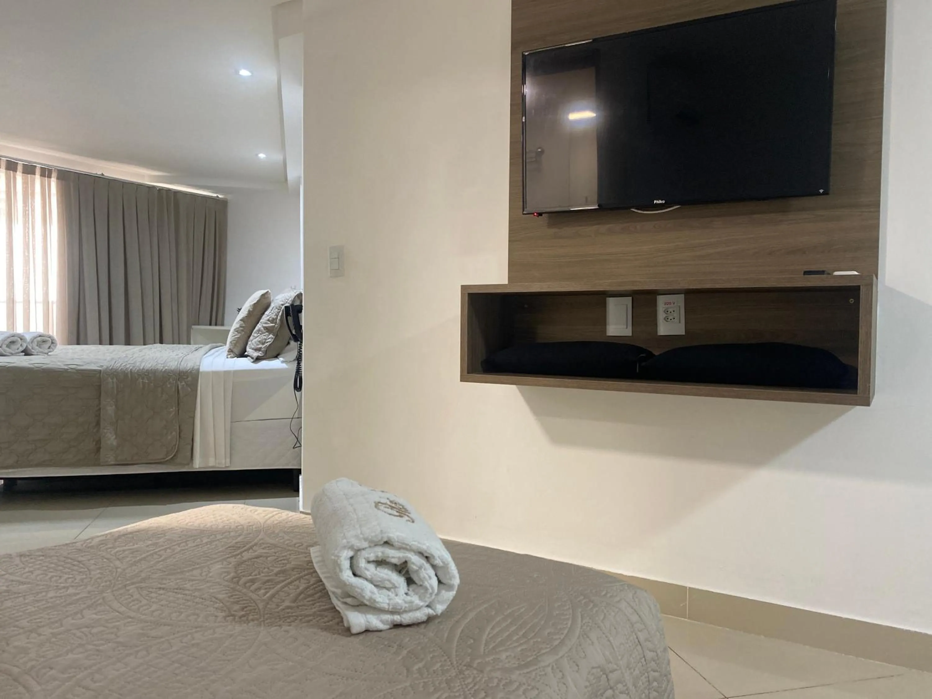 Bed in Gold Flat Cabo Branco