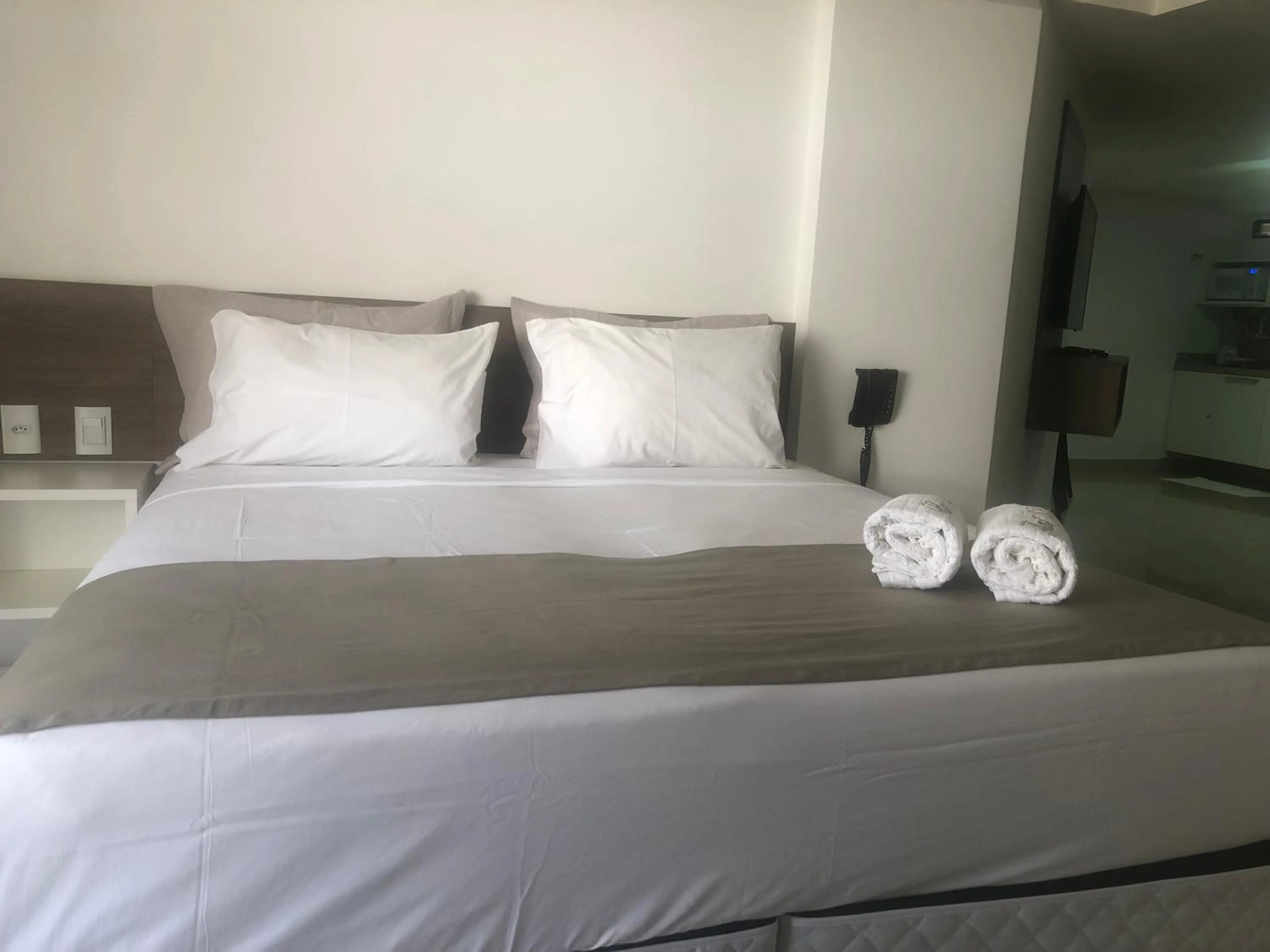 Bed in Gold Flat Cabo Branco