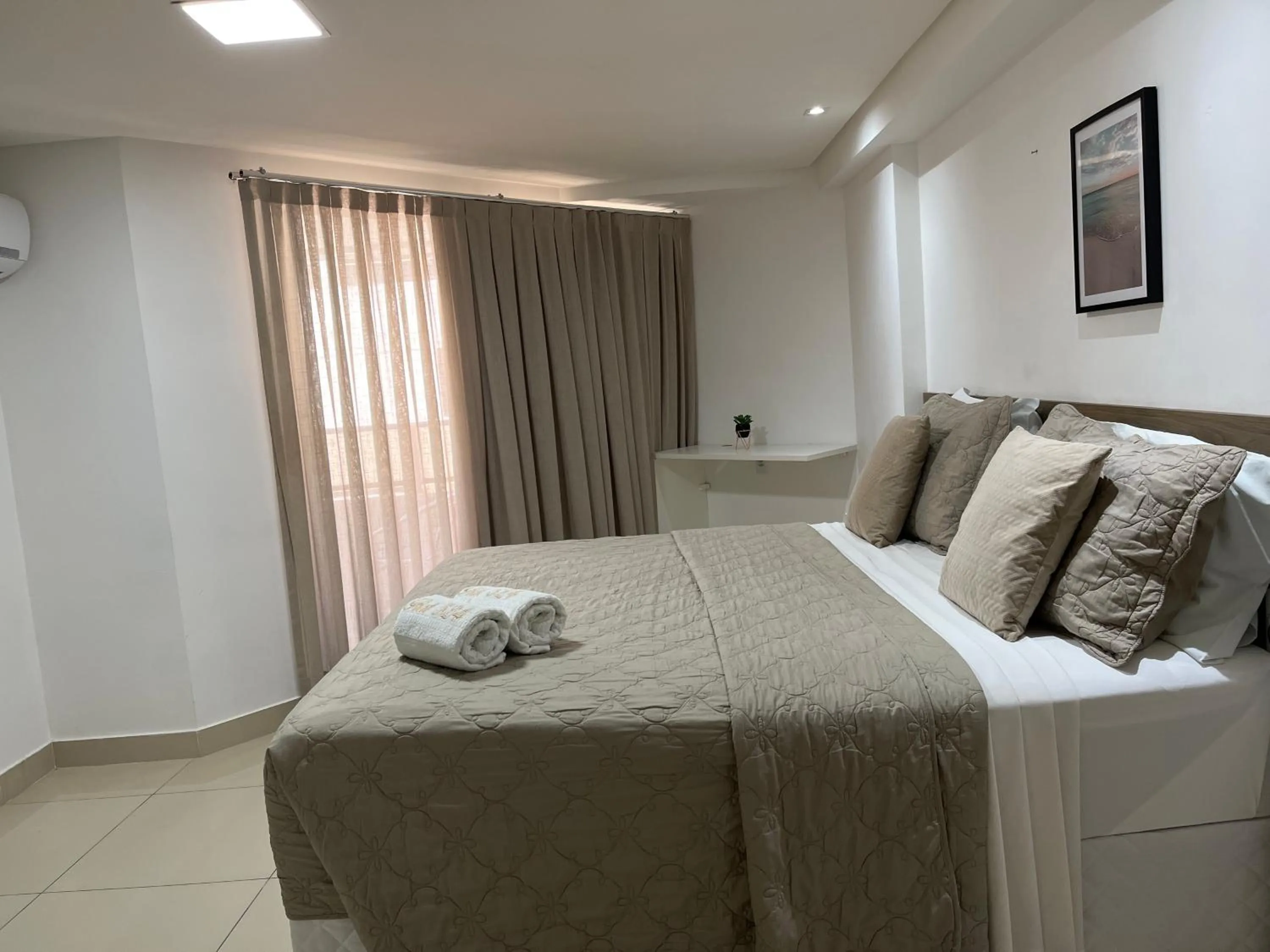 Bed in Gold Flat Cabo Branco