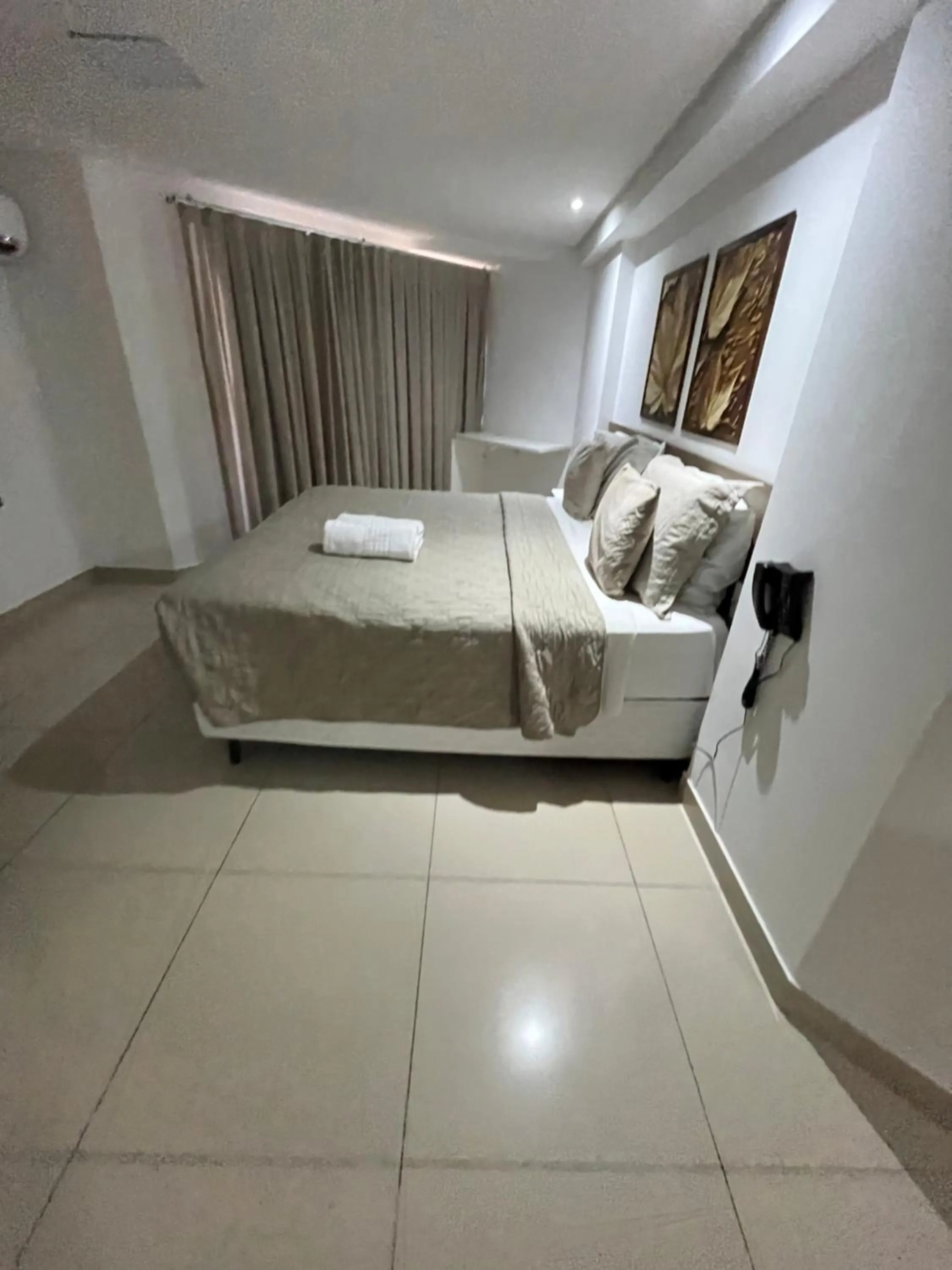 Bed in Gold Flat Cabo Branco