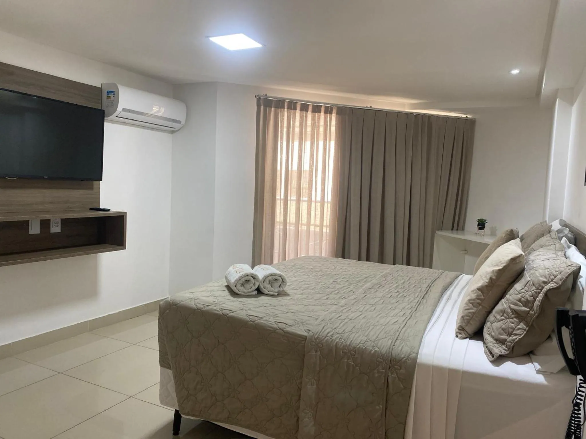 Bed in Gold Flat Cabo Branco