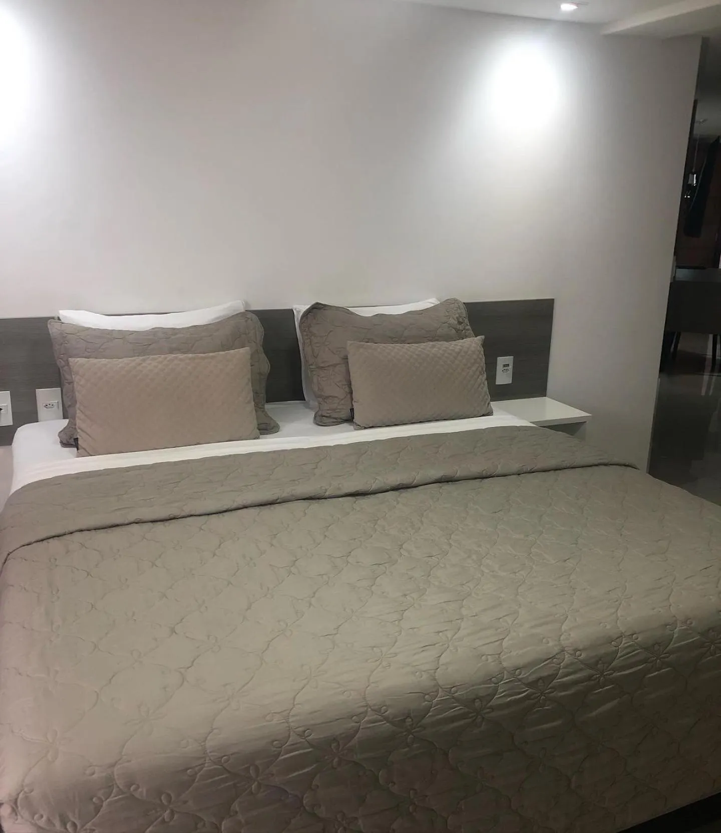 Bed in Gold Flat Cabo Branco