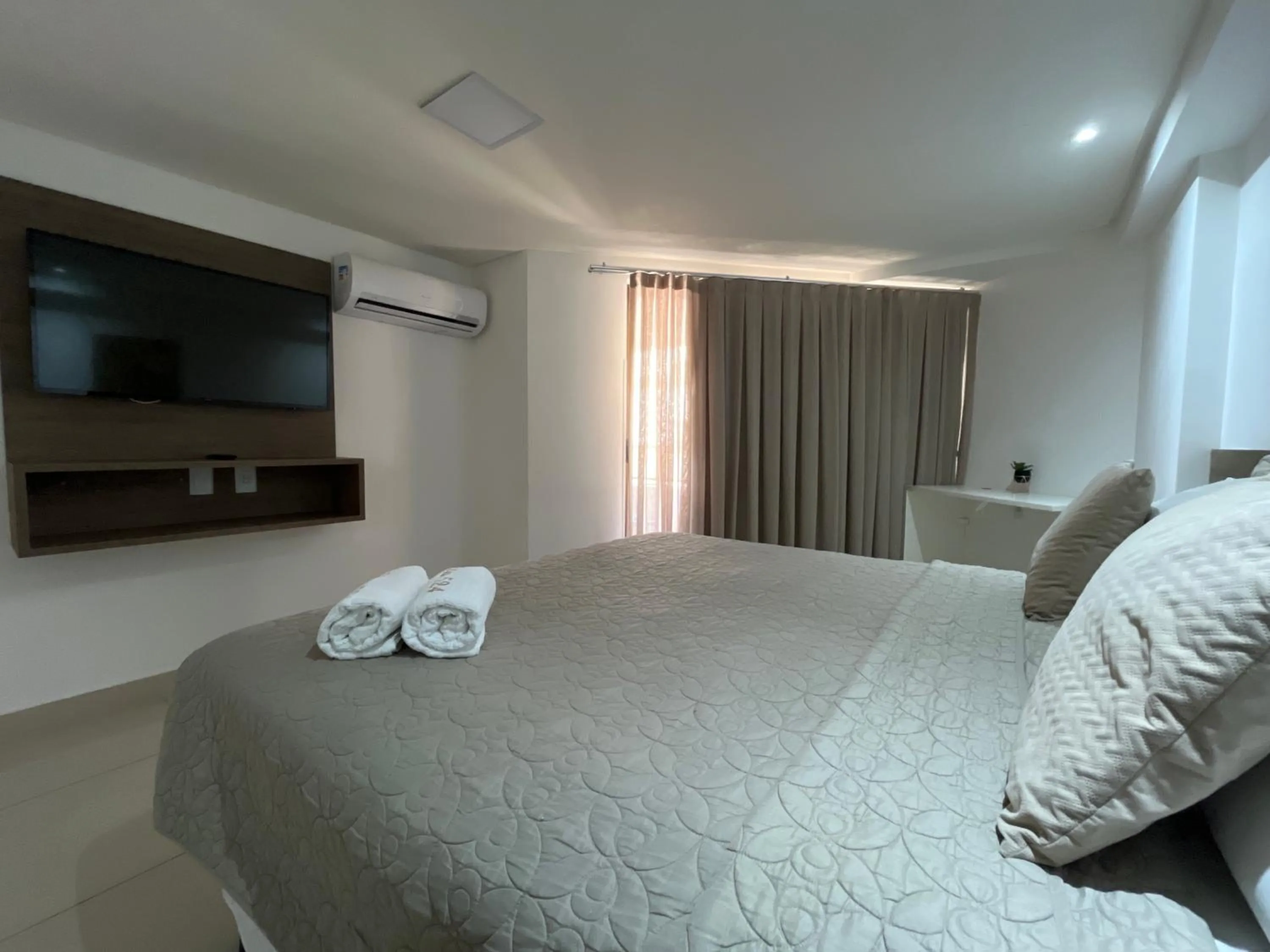 Bed in Gold Flat Cabo Branco