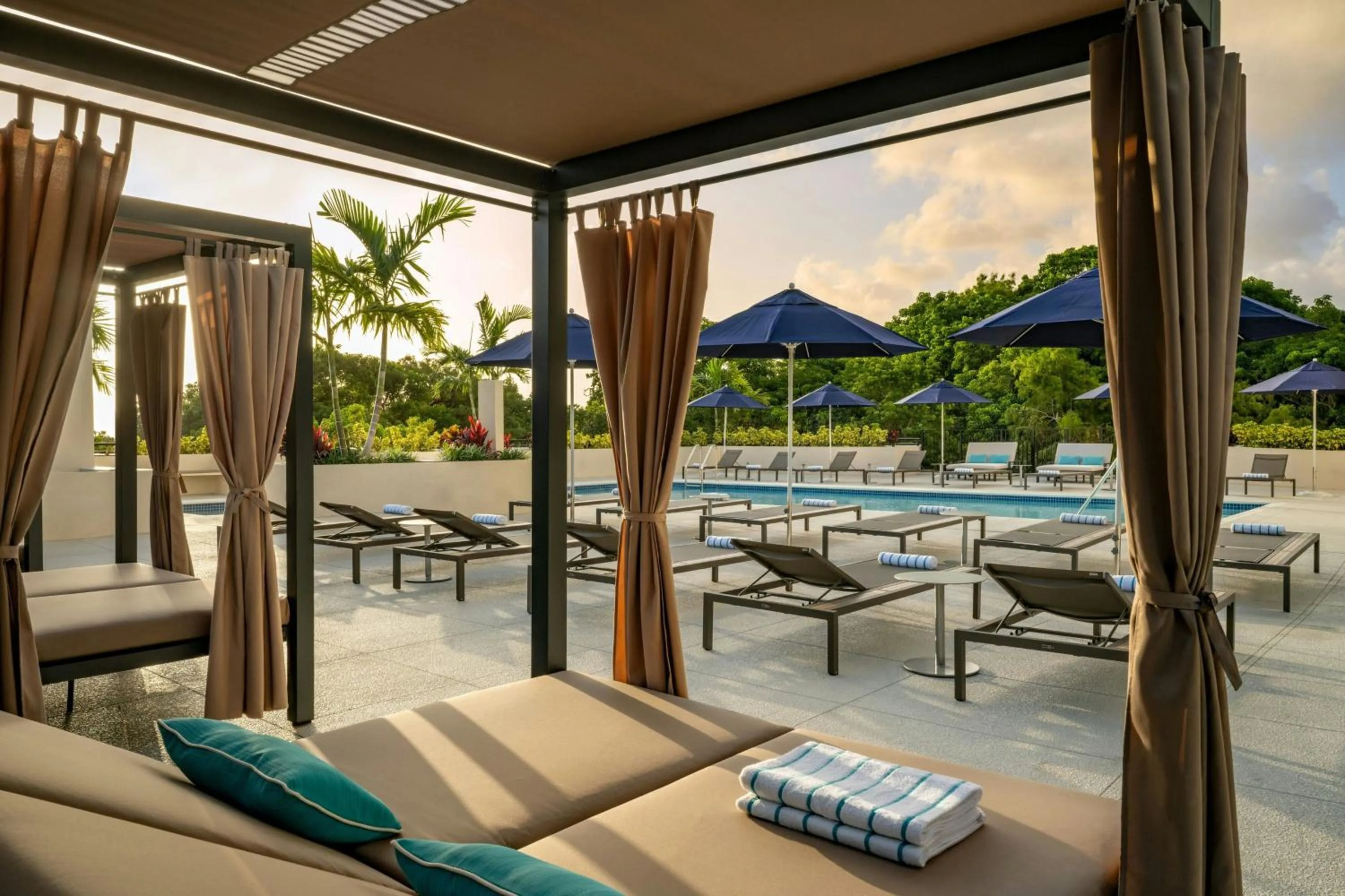Swimming pool in Fort Lauderdale Marriott North