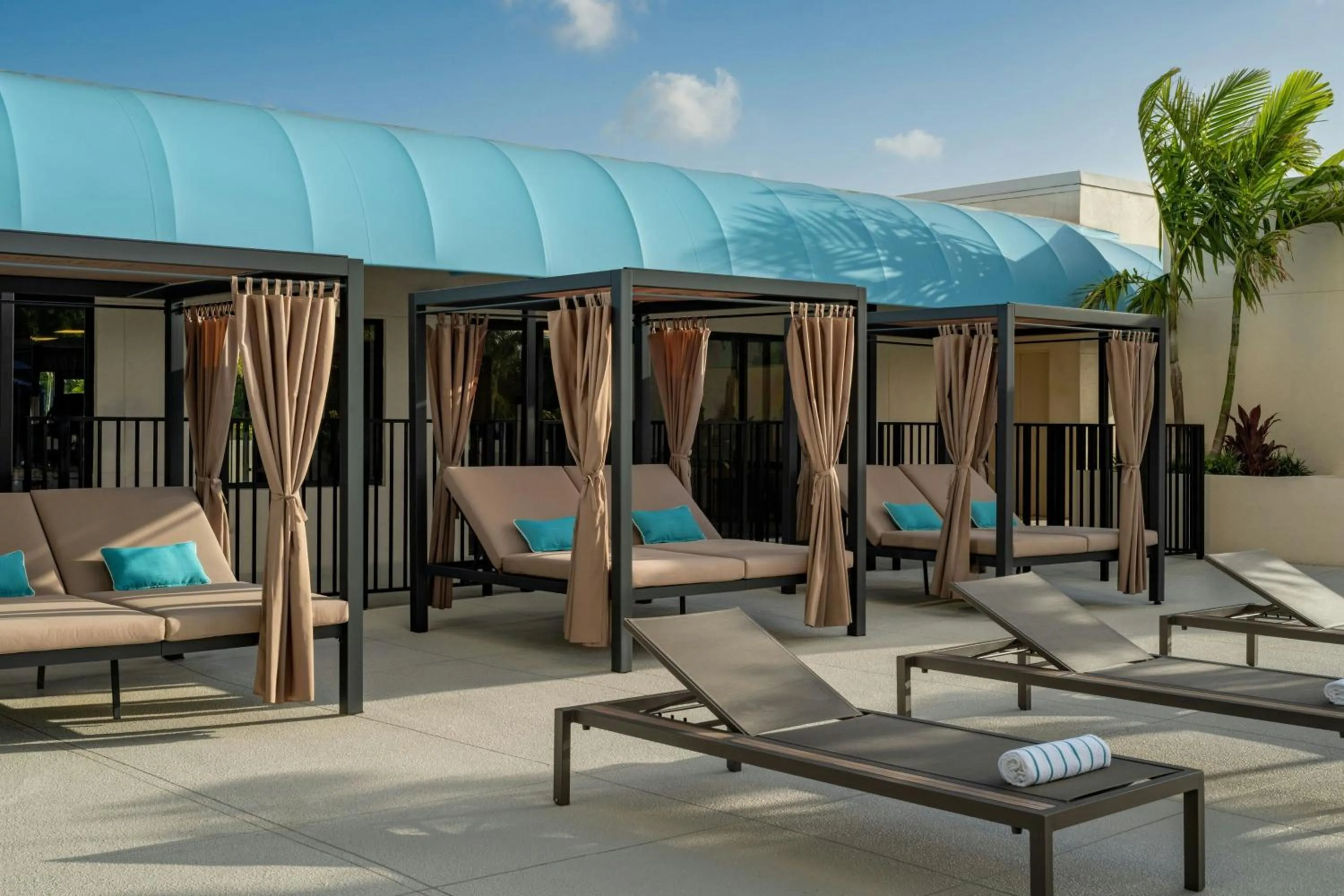 Swimming pool in Fort Lauderdale Marriott North