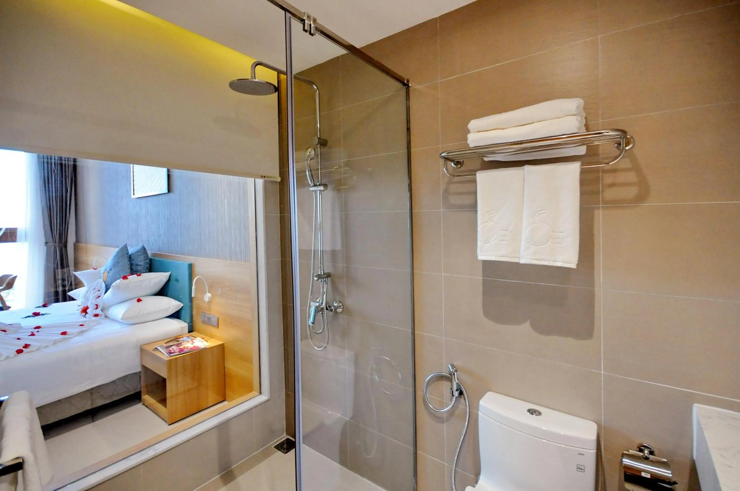 Toilet, Bed in Sun Kiss Hotel