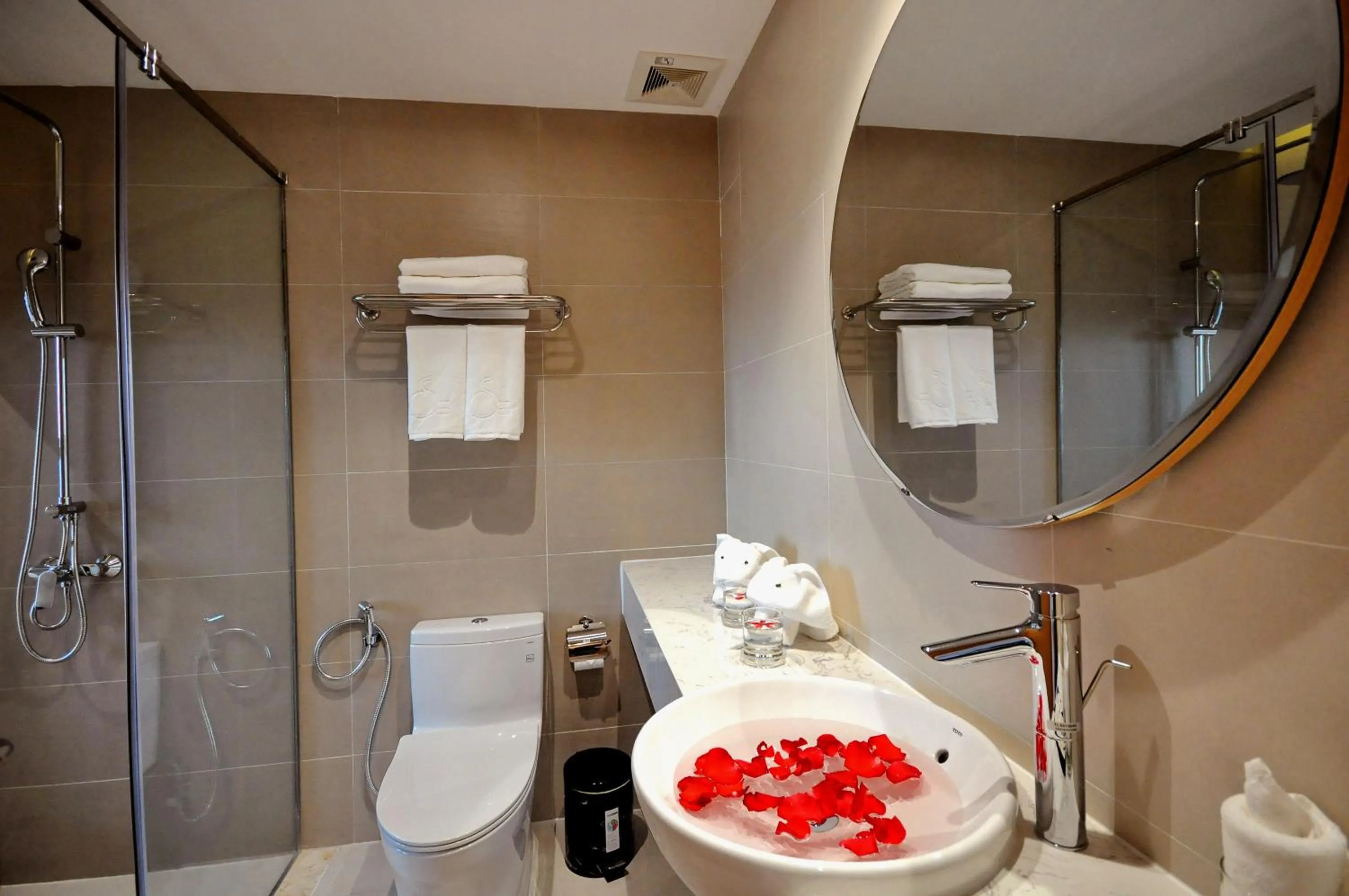 Shower in Sun Kiss Hotel