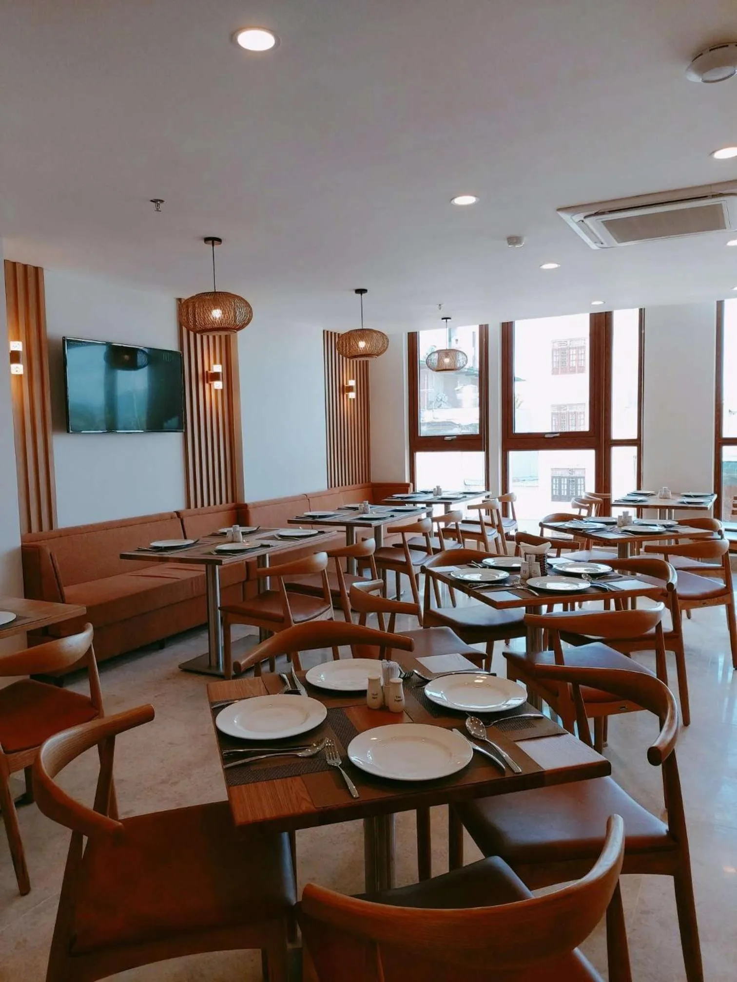 Restaurant/places to eat in Sun Kiss Hotel