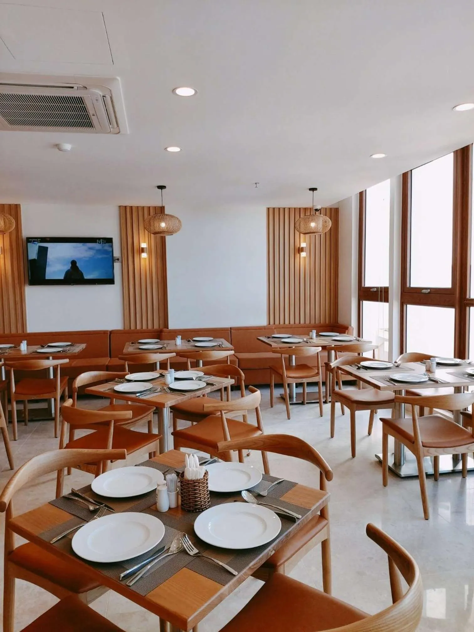 Restaurant/places to eat in Sun Kiss Hotel
