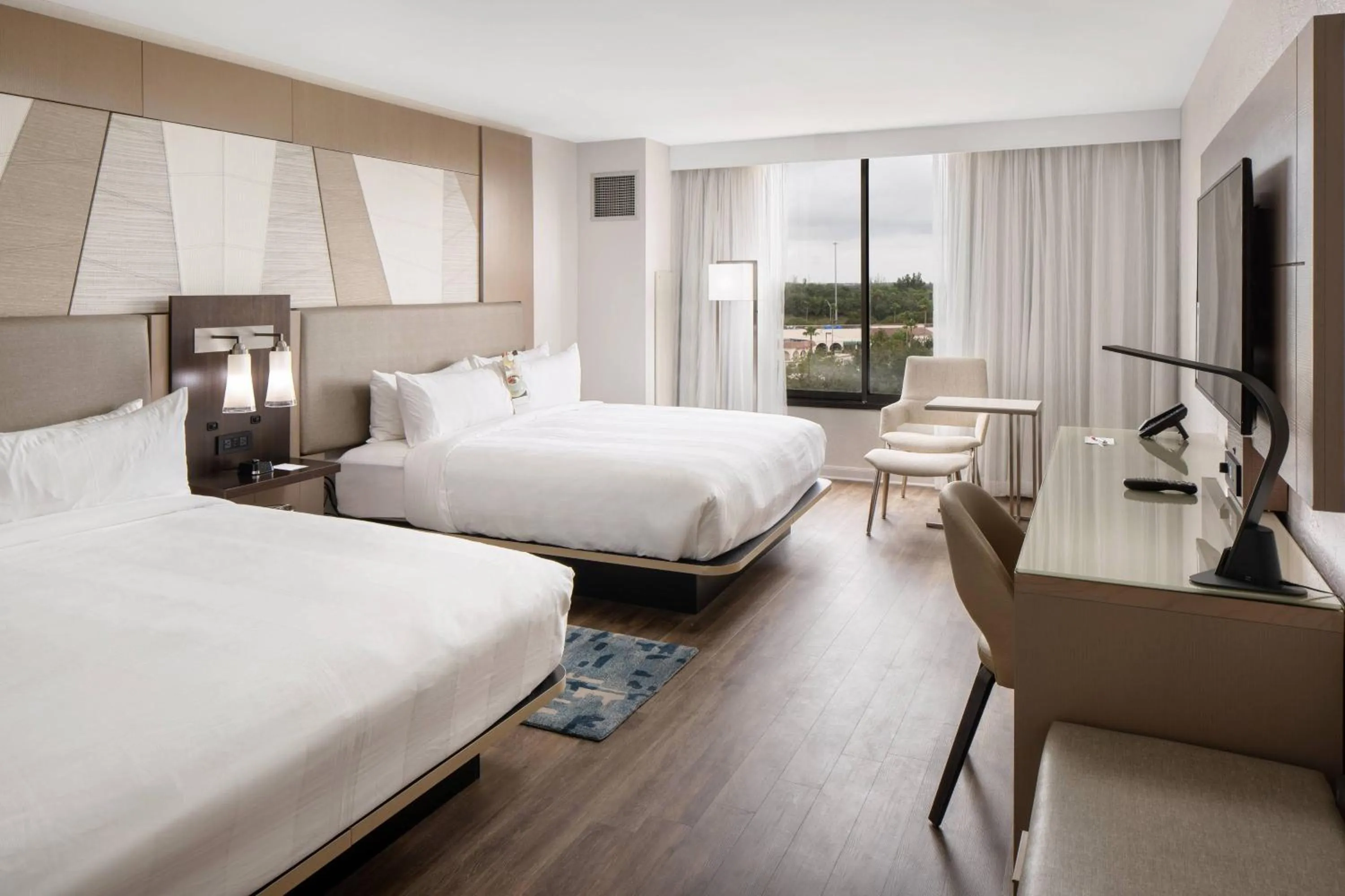 Photo of the whole room, Bed in Palm Beach Gardens Marriott