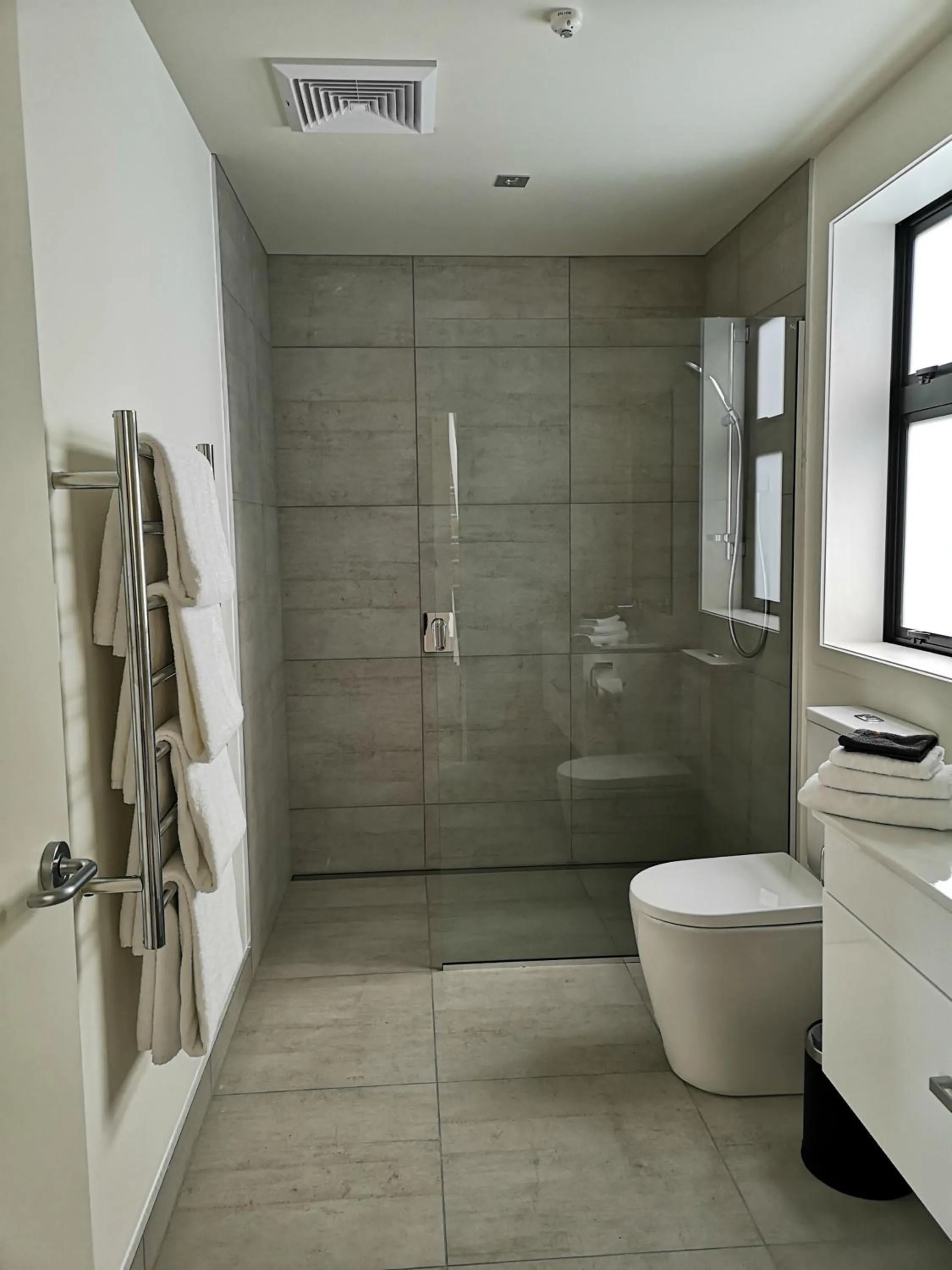 Bathroom in Waikanae Beach Ocean View Apartments