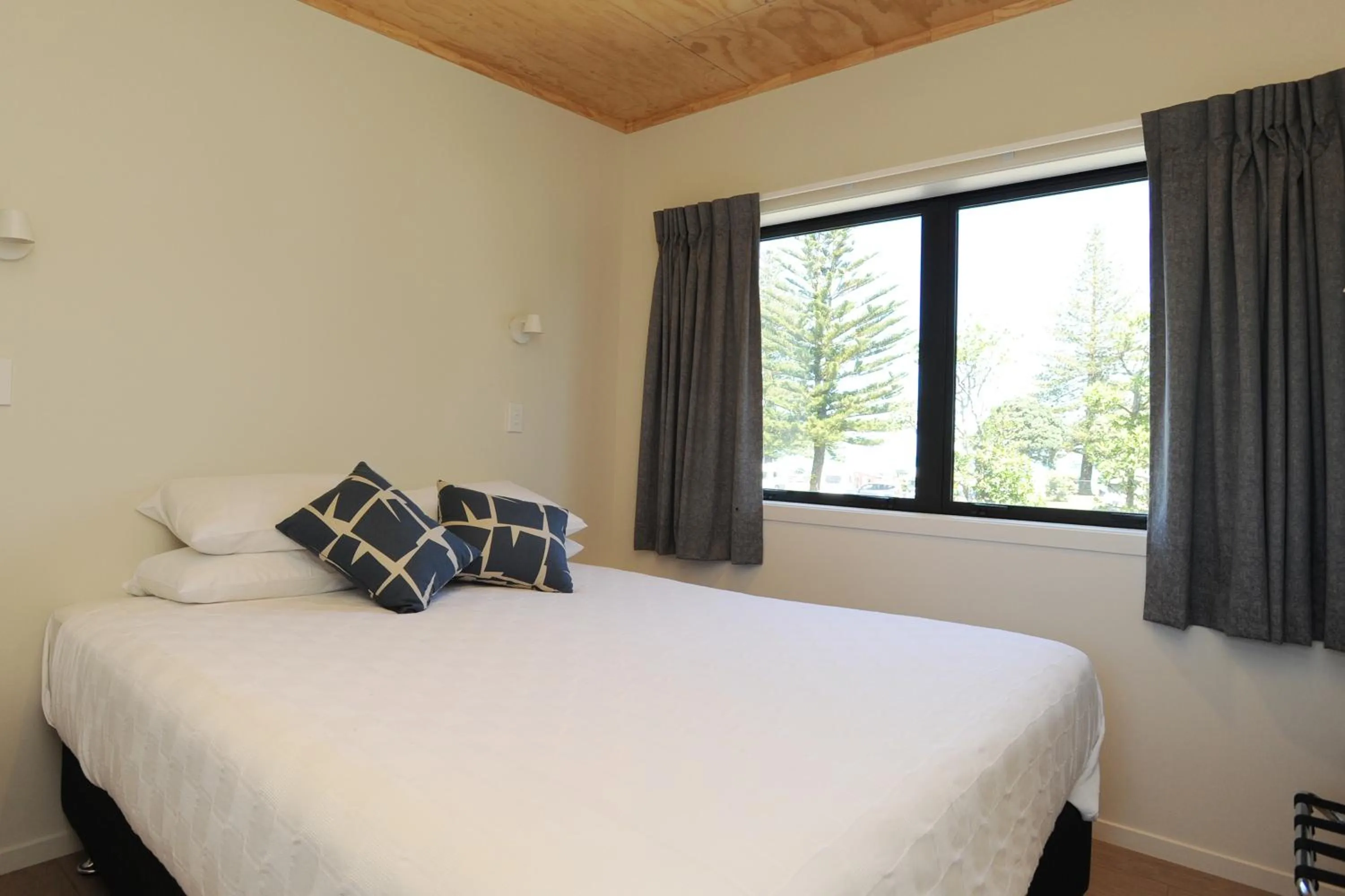 Bed in Waikanae Beach Ocean View Apartments