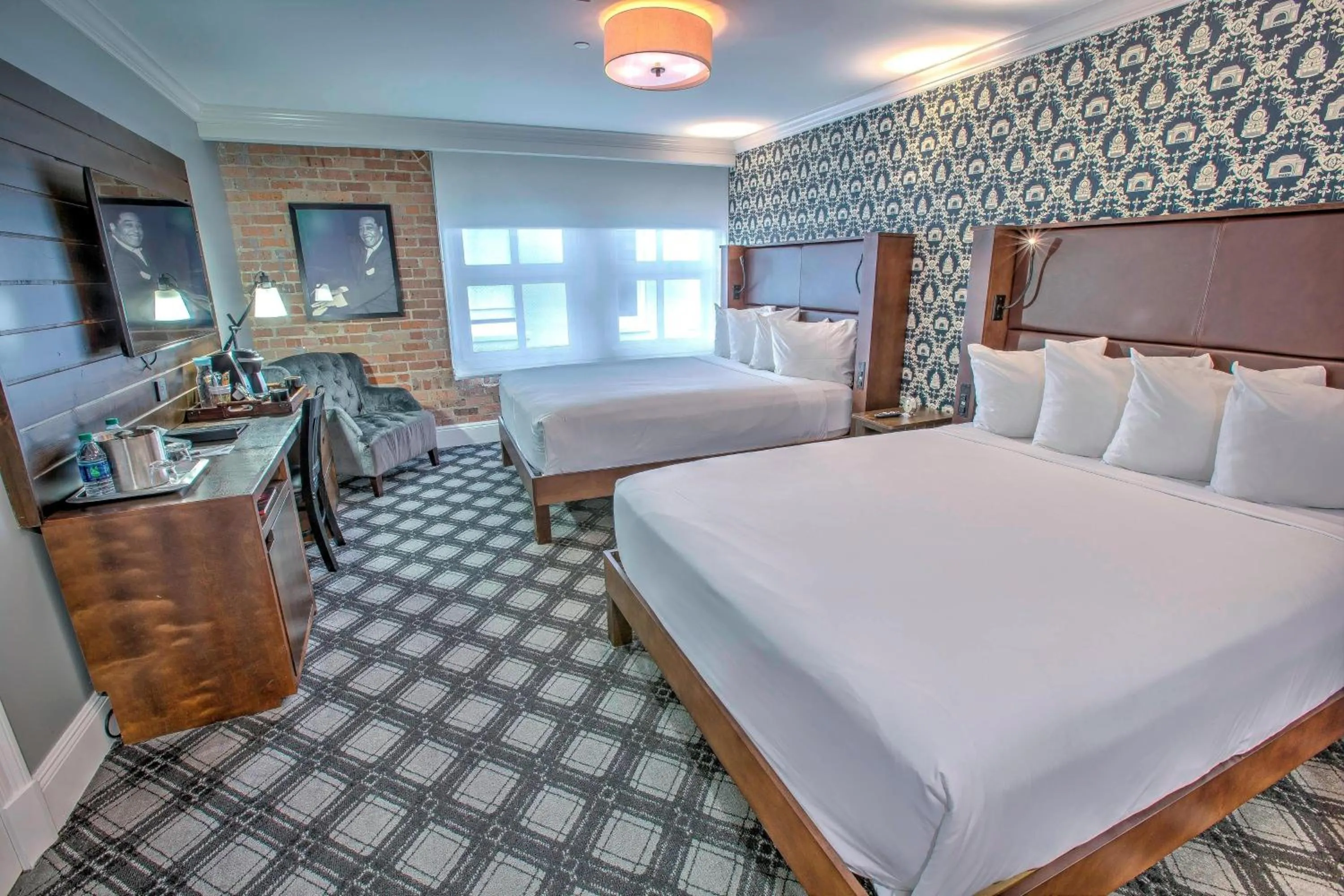 Photo of the whole room, Bed in Q&C Hotel and Bar New Orleans, Autograph Collection