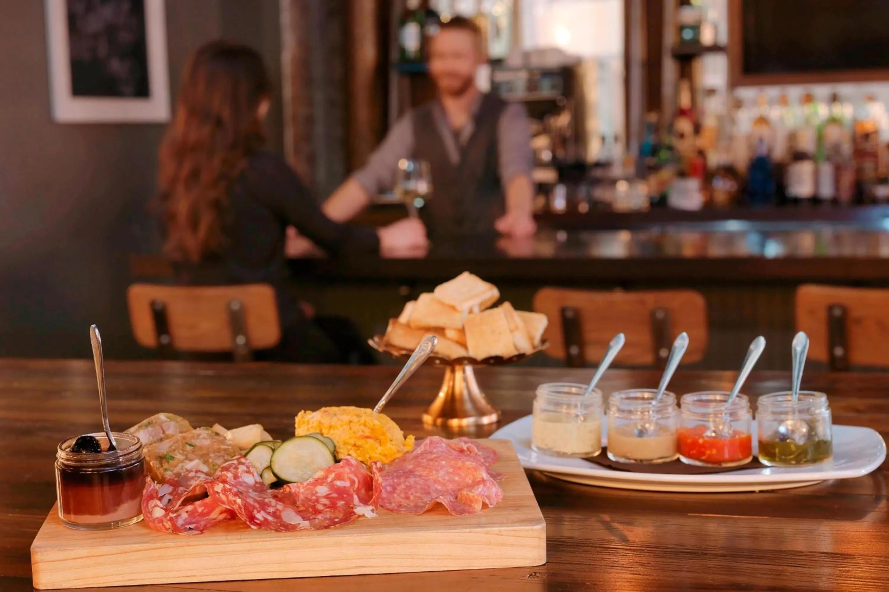 Lounge or bar in Q&C Hotel and Bar New Orleans, Autograph Collection