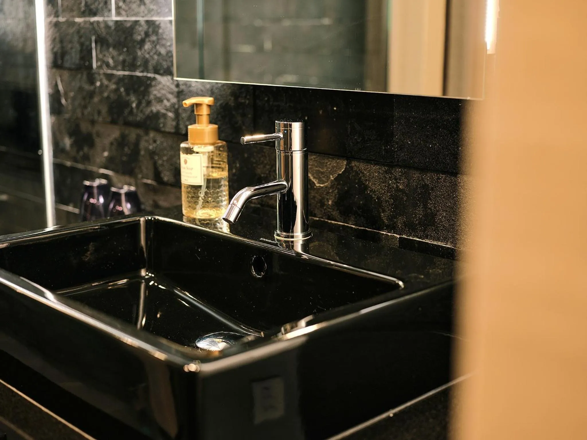 Decorative detail in Tsumugi Tojihigashimonmae