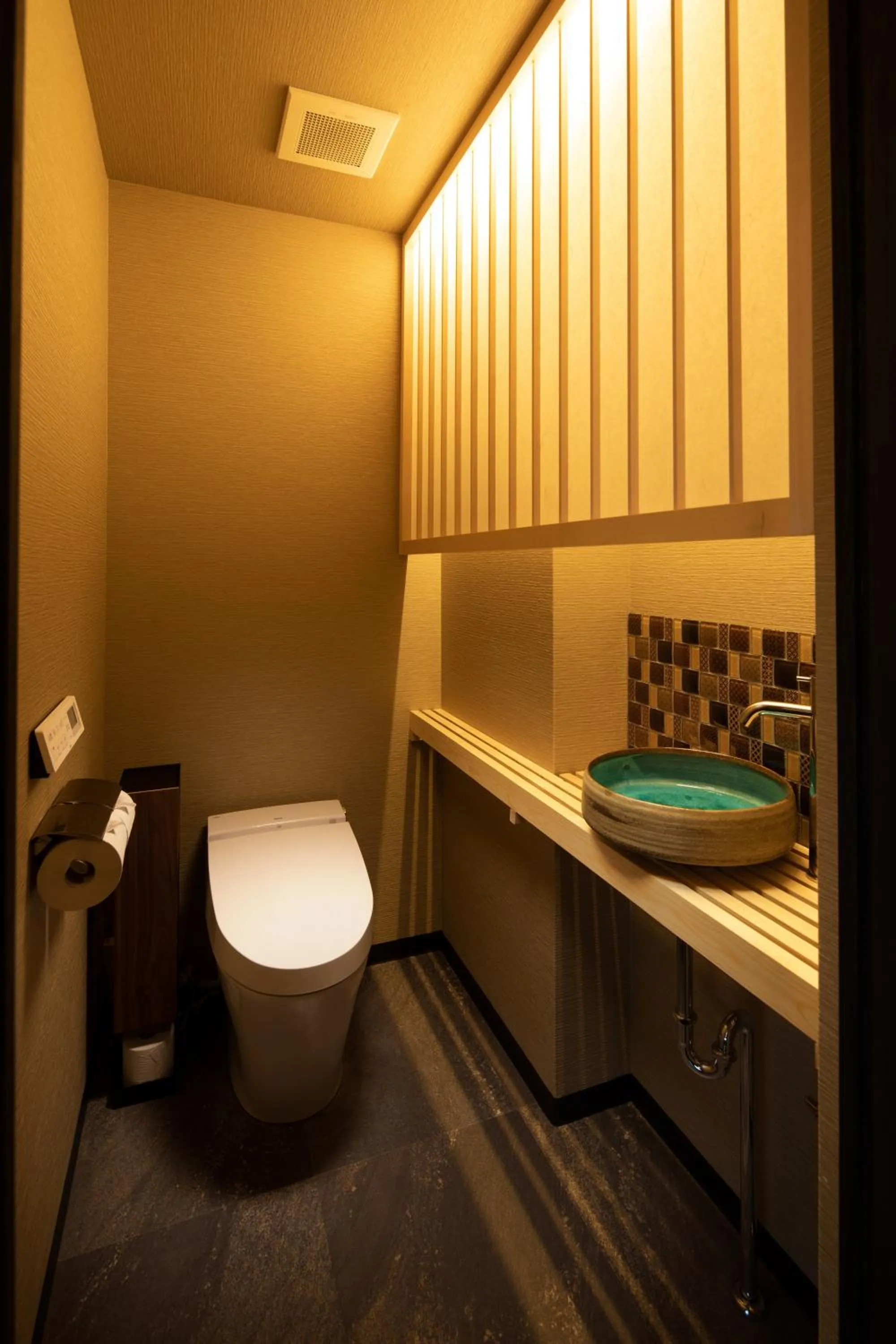 Bathroom in Tsumugi Tojihigashimonmae