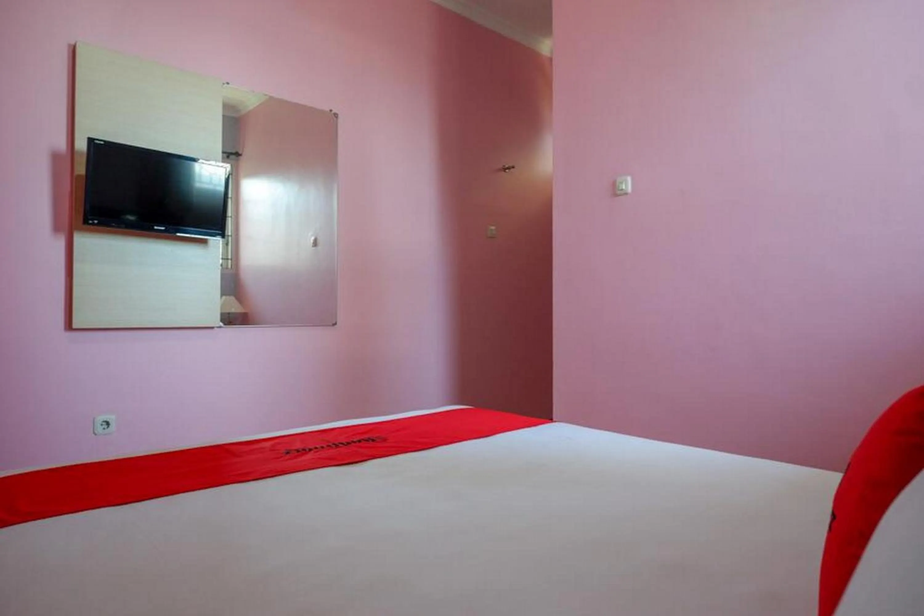 Bedroom in RedDoorz Plus Syariah @ Hotel Boulevard Luwuk