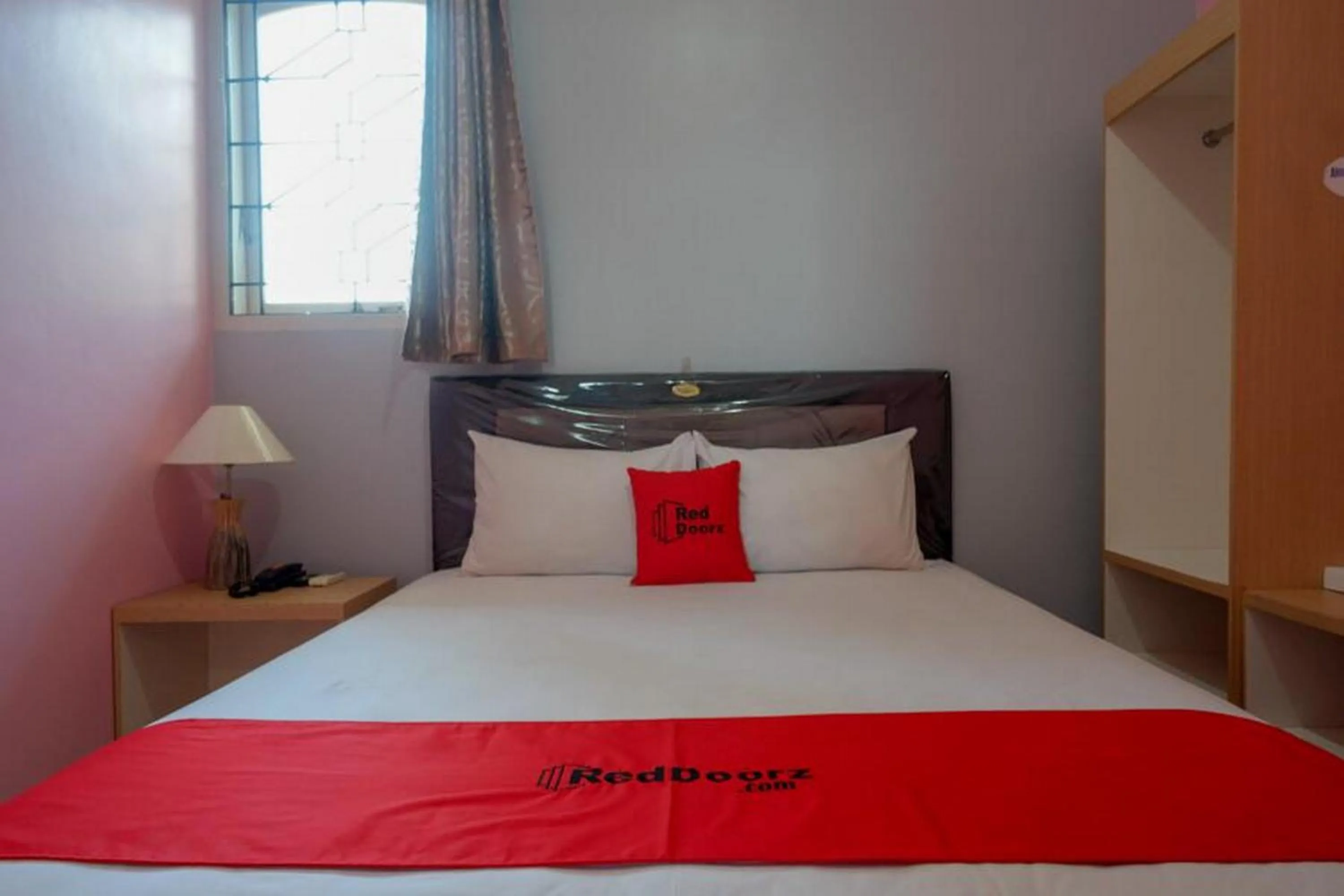 Bedroom in RedDoorz Plus Syariah @ Hotel Boulevard Luwuk