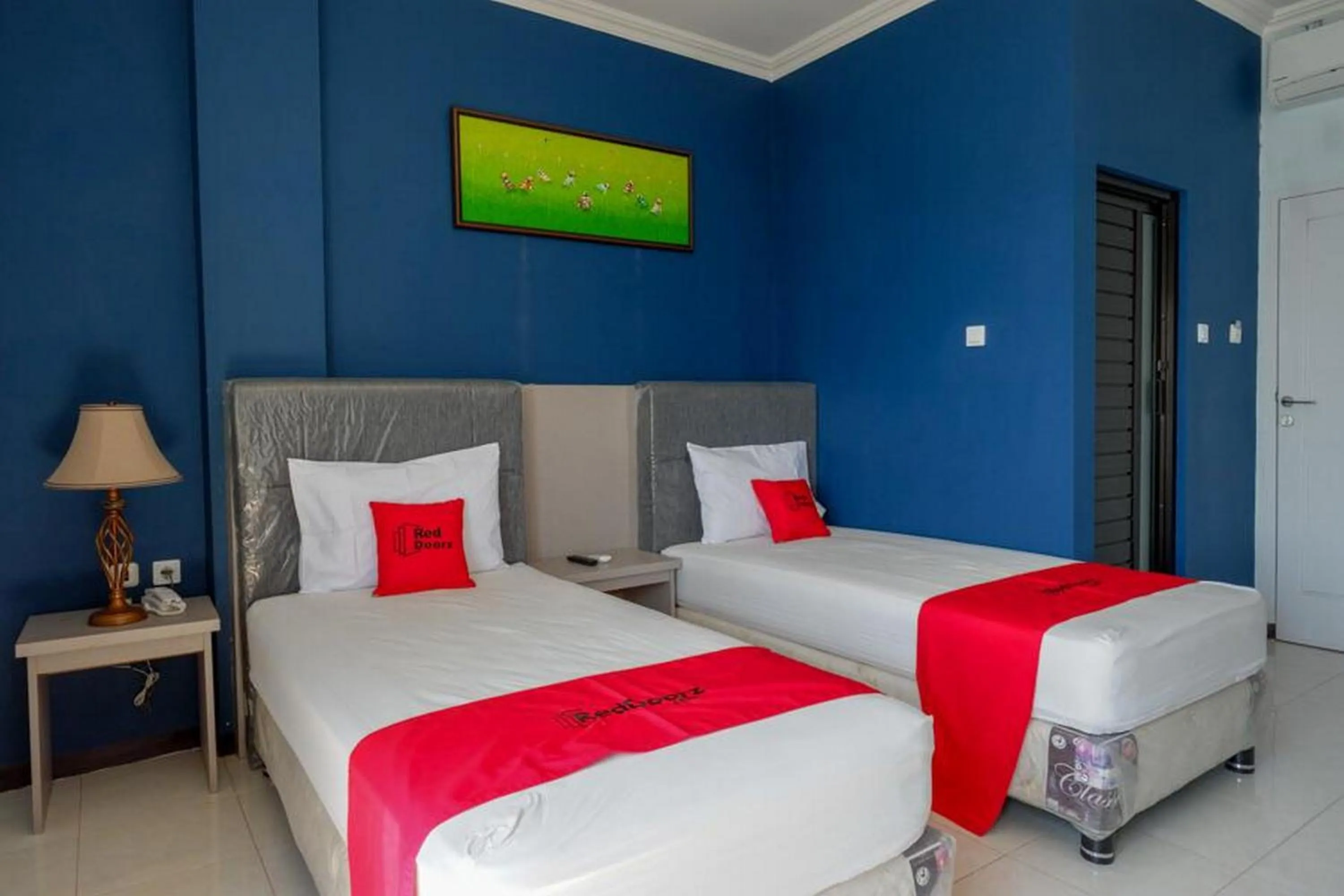 Bedroom in RedDoorz Plus Syariah @ Hotel Boulevard Luwuk