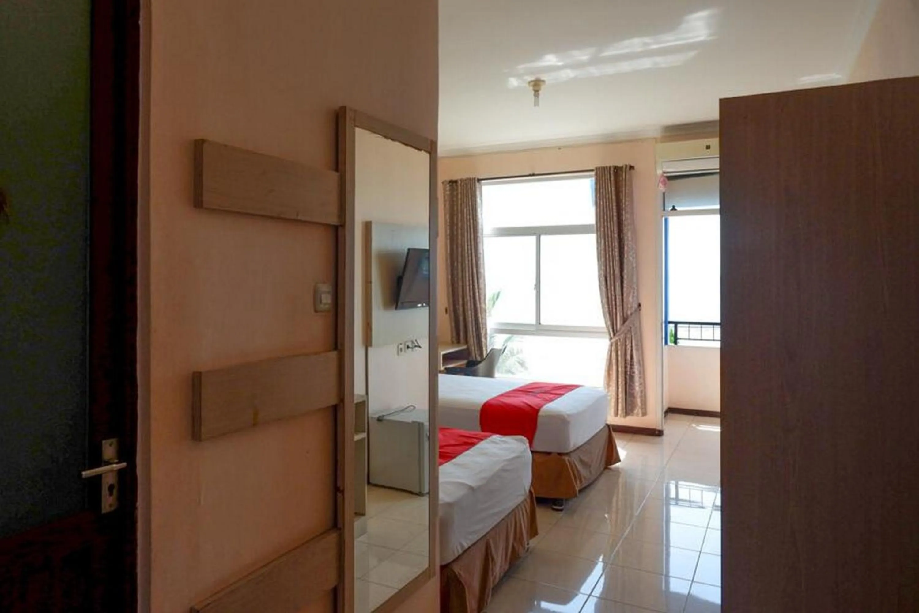 Bedroom in RedDoorz Plus Syariah @ Hotel Boulevard Luwuk