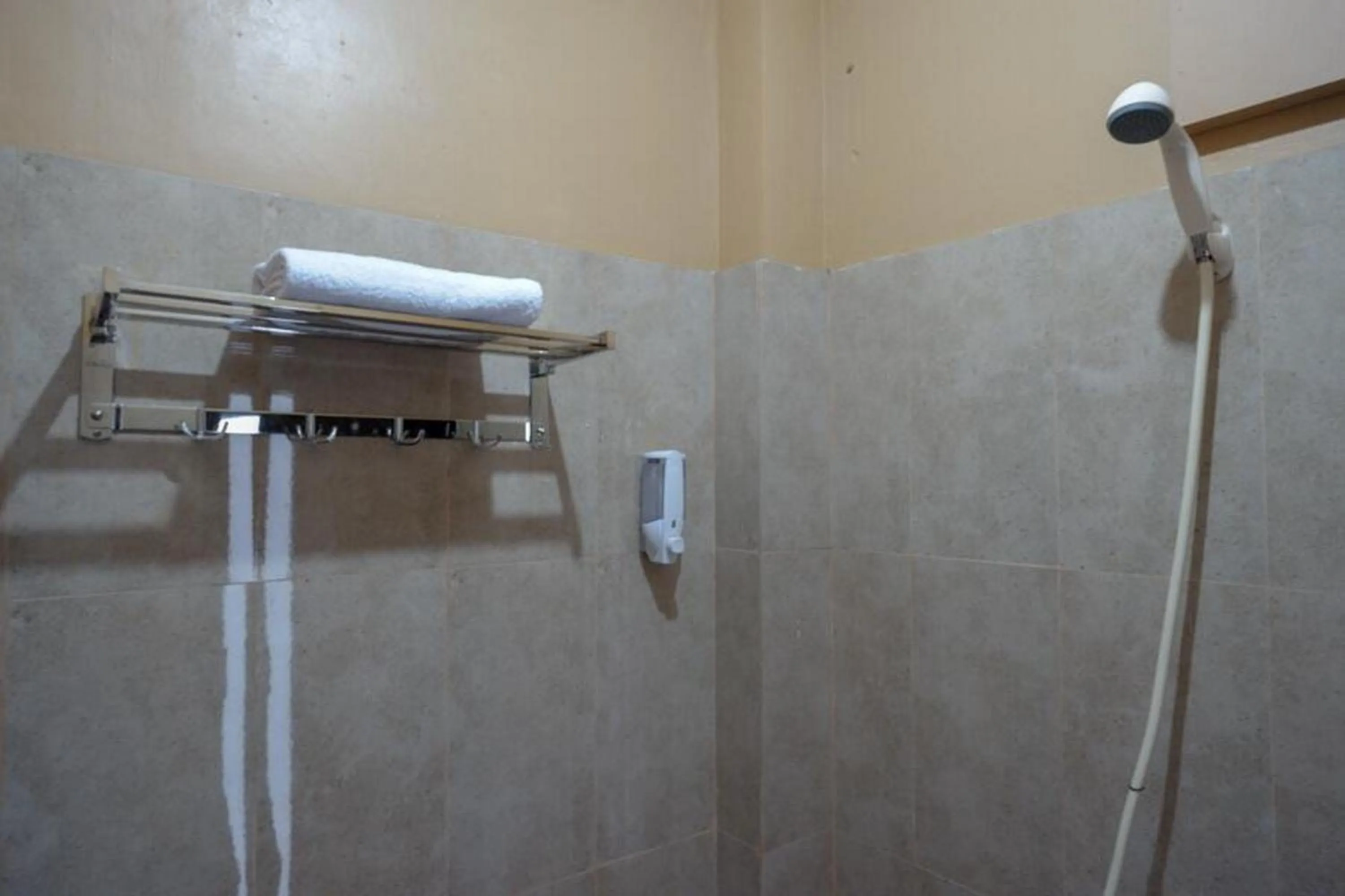 Bathroom in RedDoorz Plus Syariah @ Hotel Boulevard Luwuk