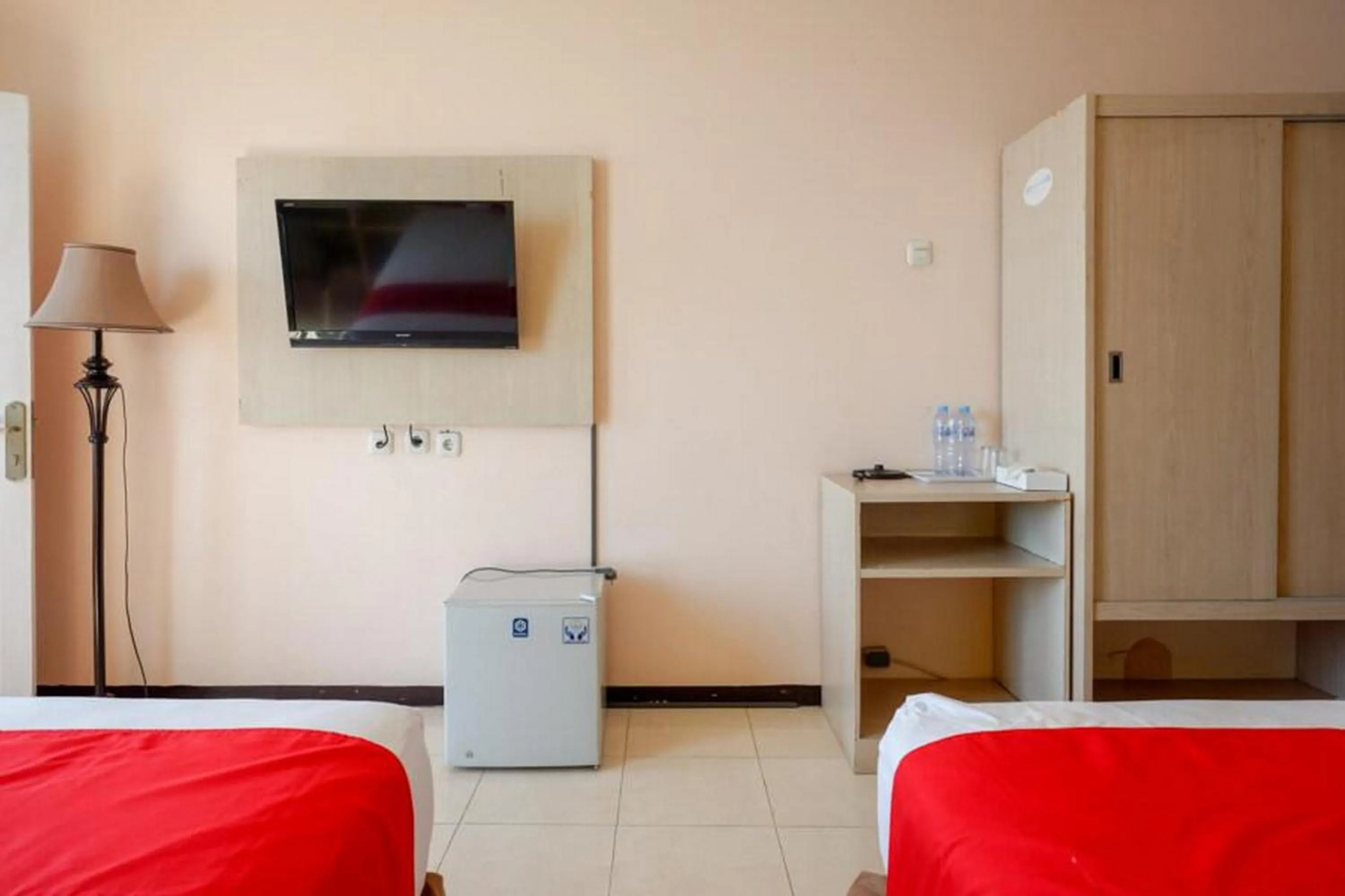 Bedroom in RedDoorz Plus Syariah @ Hotel Boulevard Luwuk