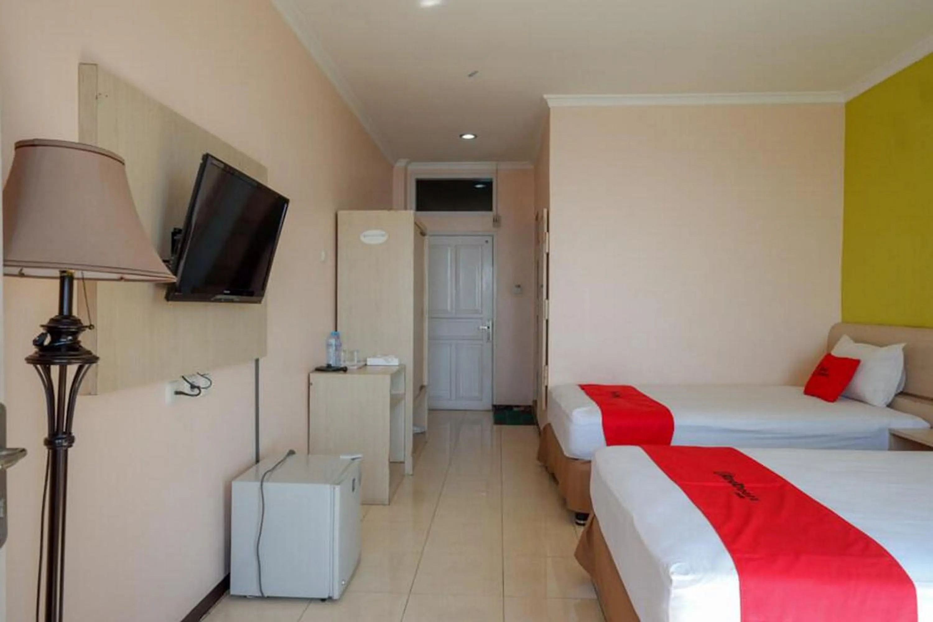 Bedroom in RedDoorz Plus Syariah @ Hotel Boulevard Luwuk