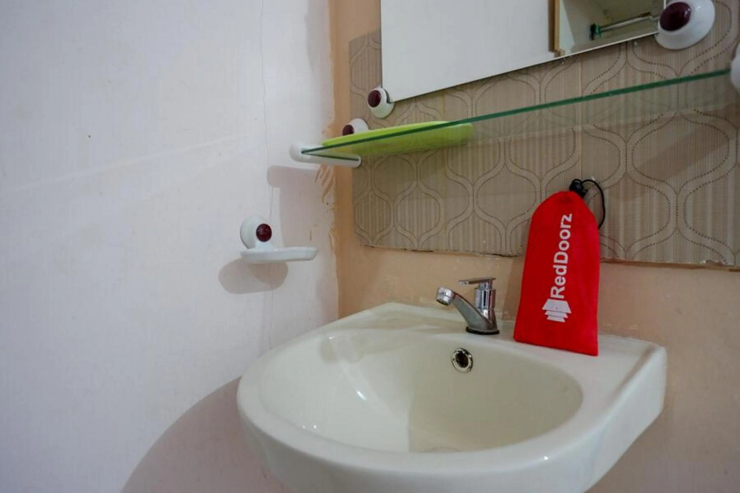 Bathroom in RedDoorz Plus Syariah @ Hotel Boulevard Luwuk