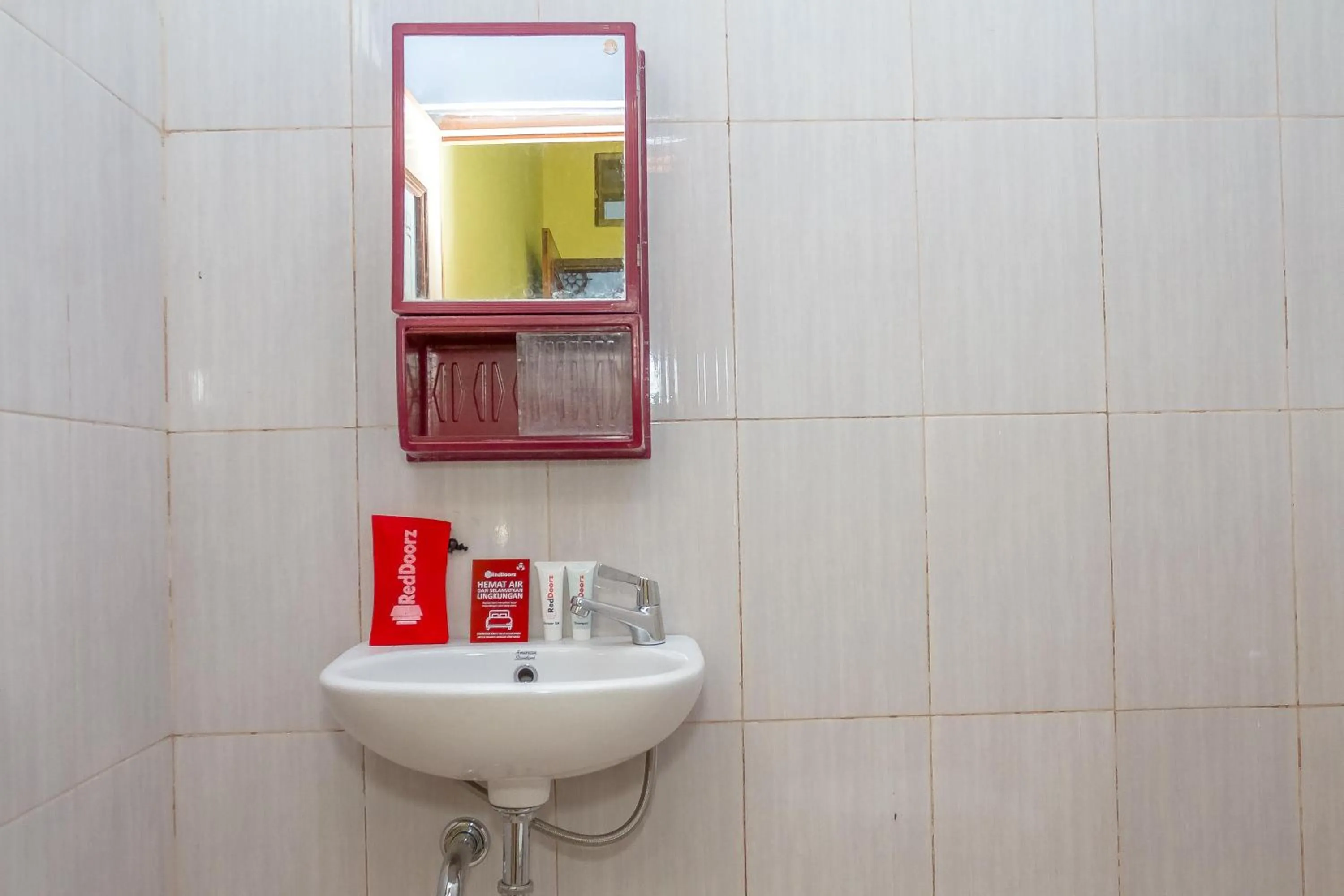 RedDoorz Syariah @ Puri Kalijaga Street