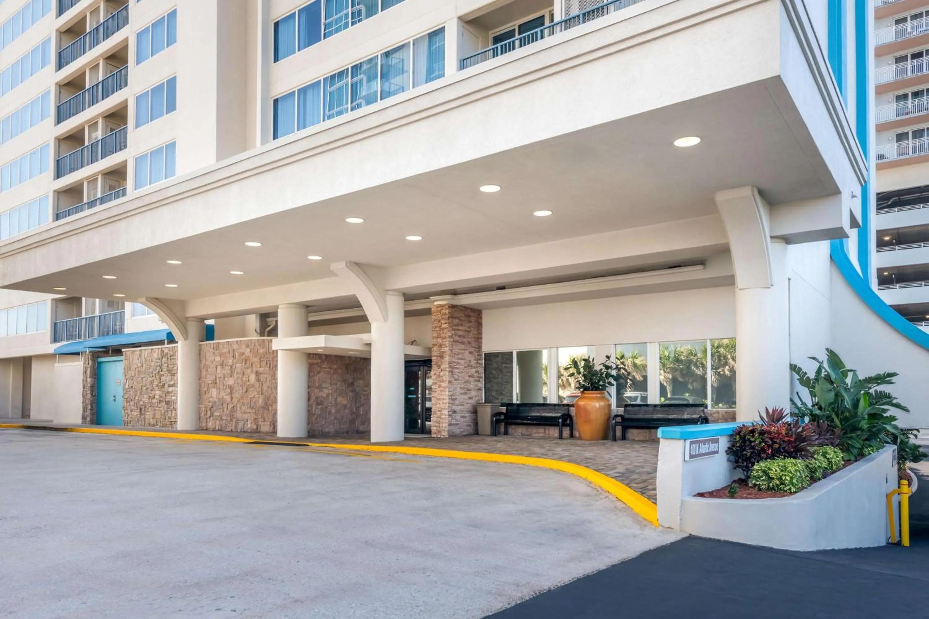 Property building in Hilton Vacation Club Daytona Beach Regency