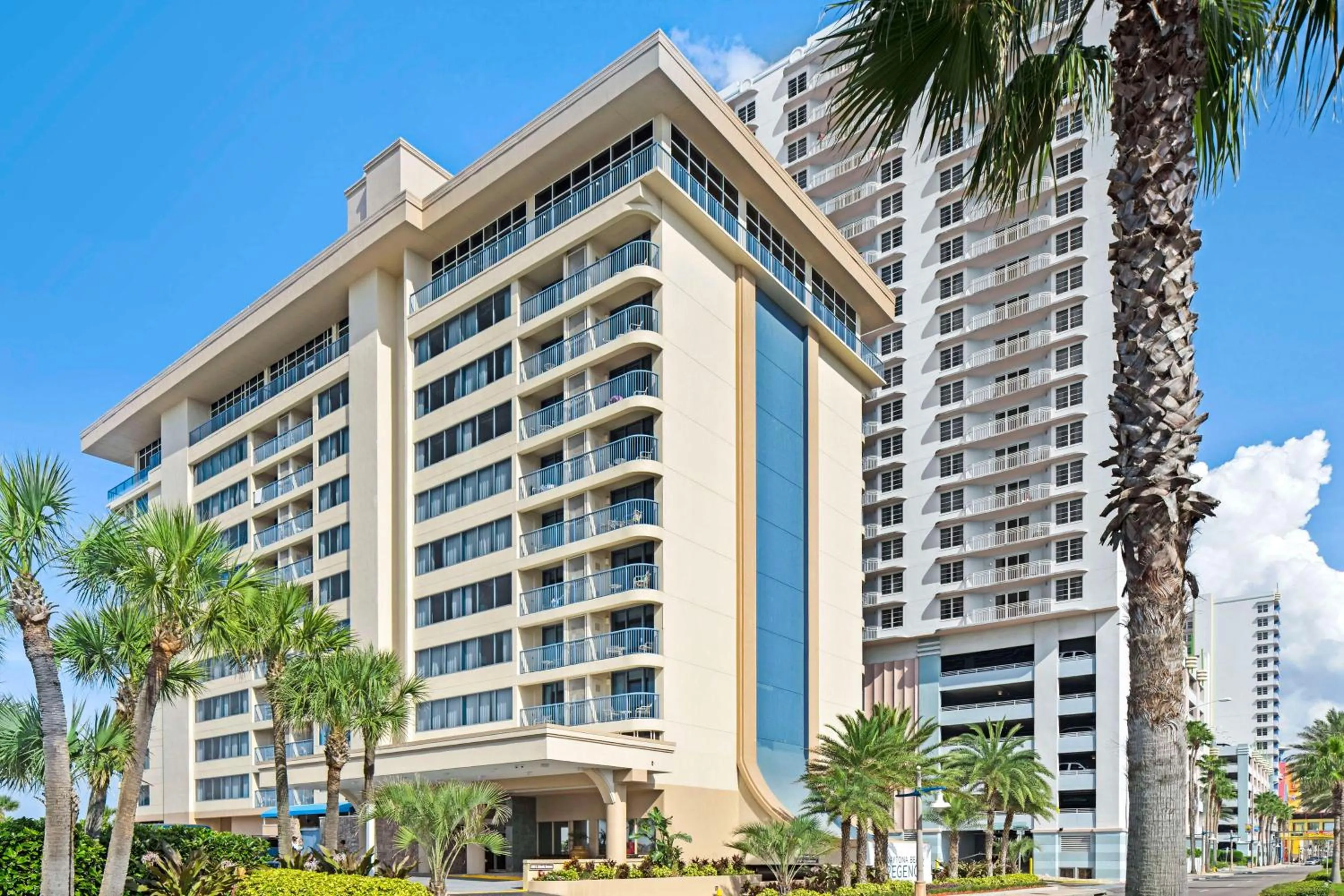 Property building in Hilton Vacation Club Daytona Beach Regency
