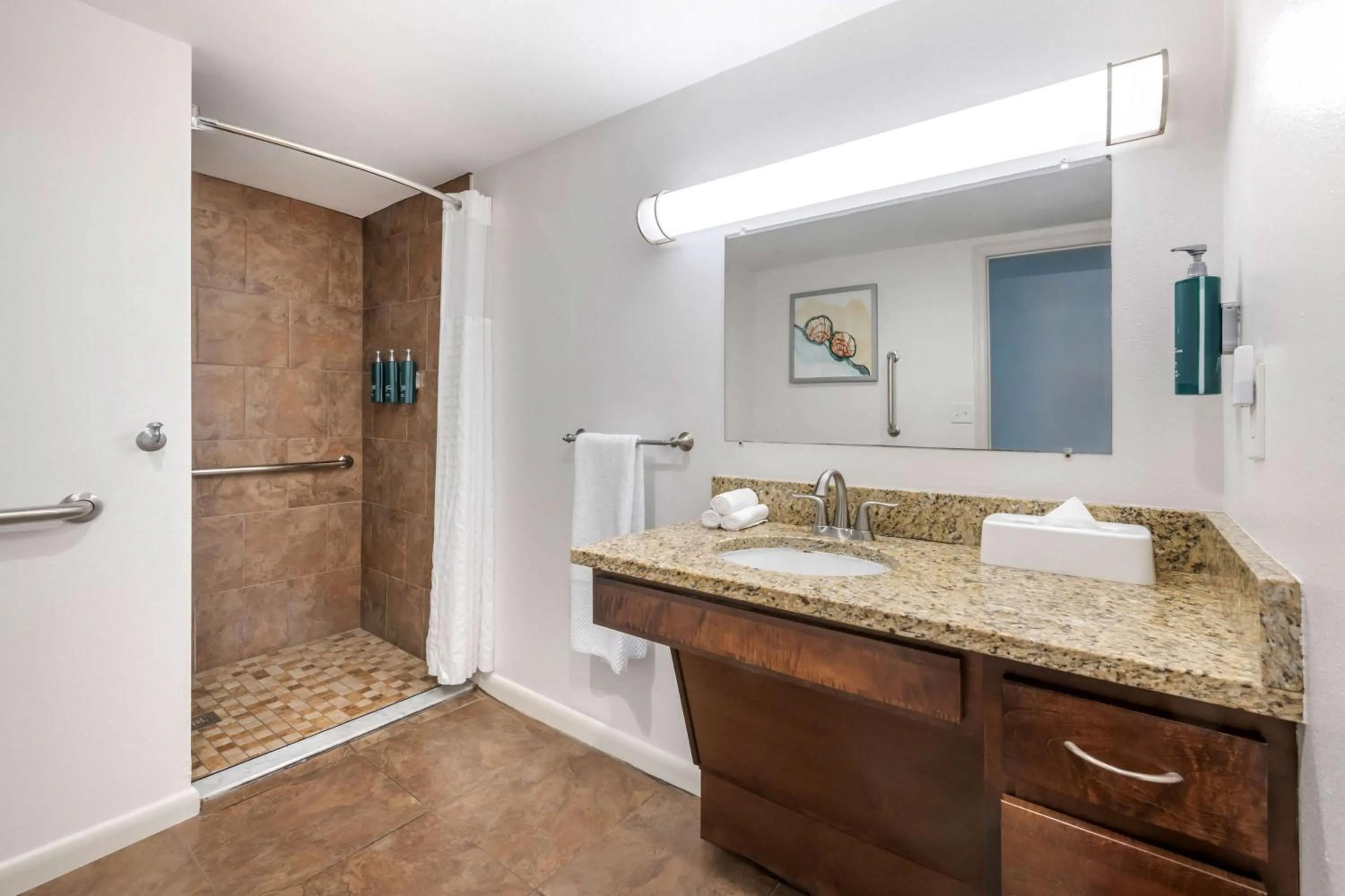 Shower in Hilton Vacation Club Daytona Beach Regency