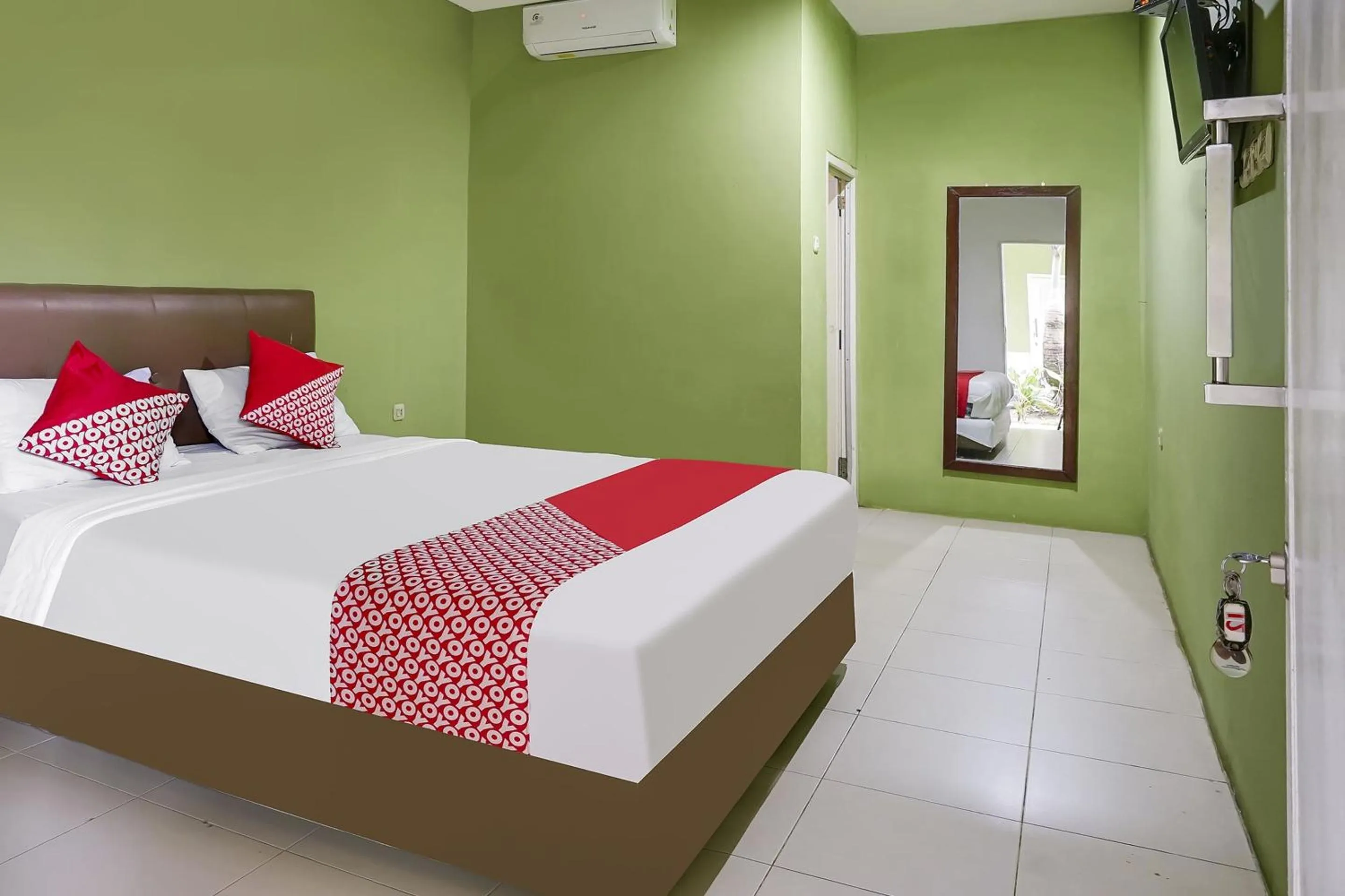 Bedroom, Bed in OYO Life 91027 Note Hotel Syariah