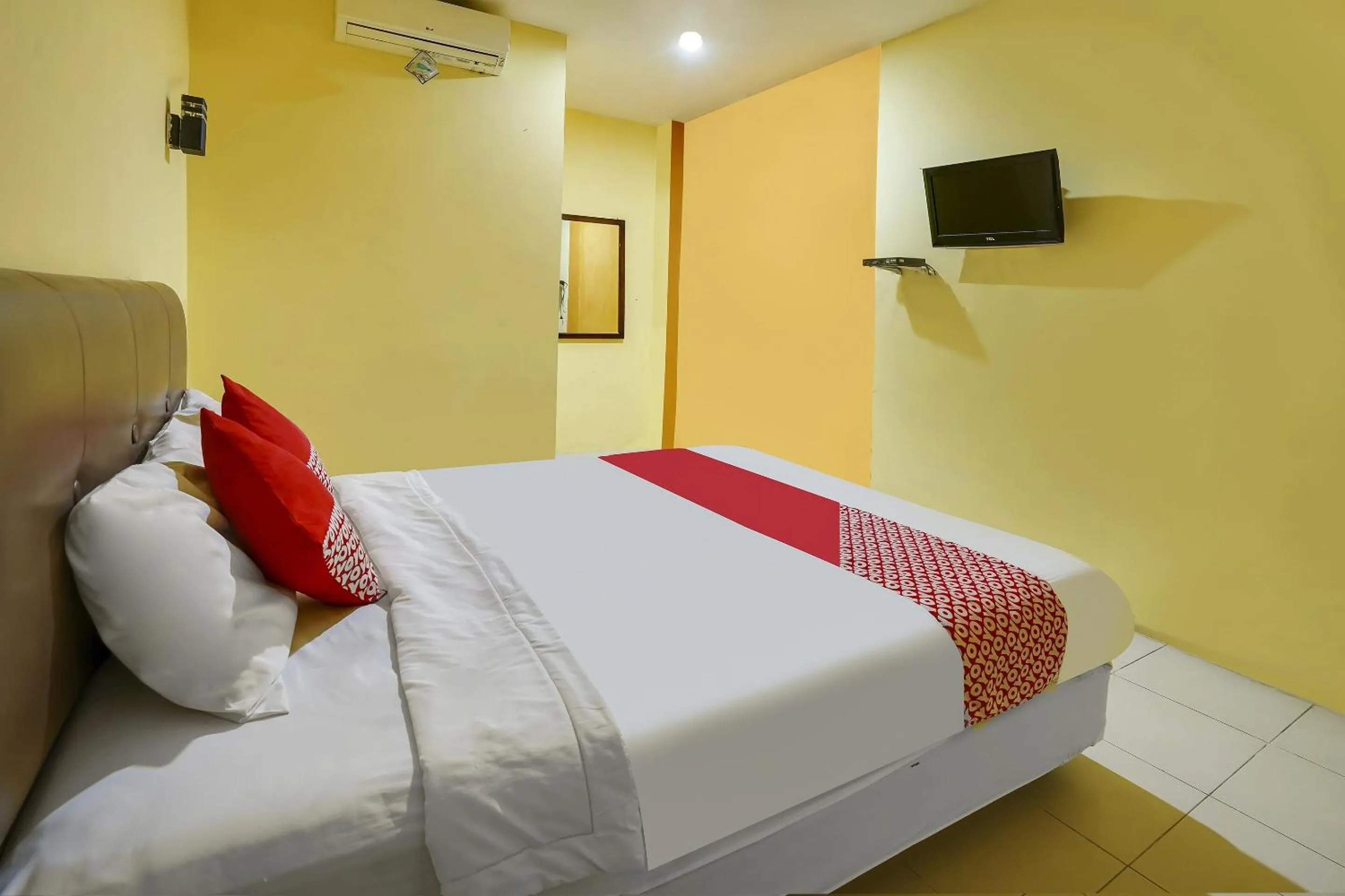 Bedroom, Bed in OYO Life 91027 Note Hotel Syariah