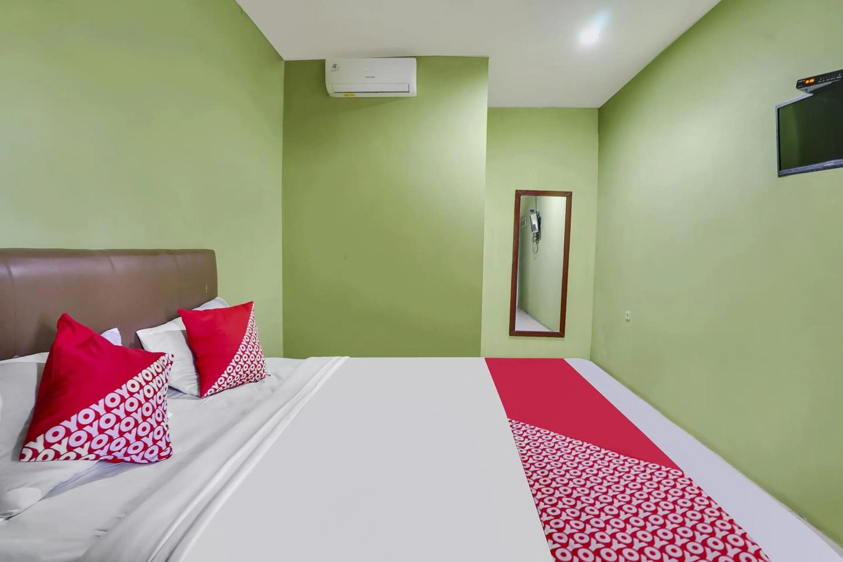 Bedroom, Bed in OYO Life 91027 Note Hotel Syariah