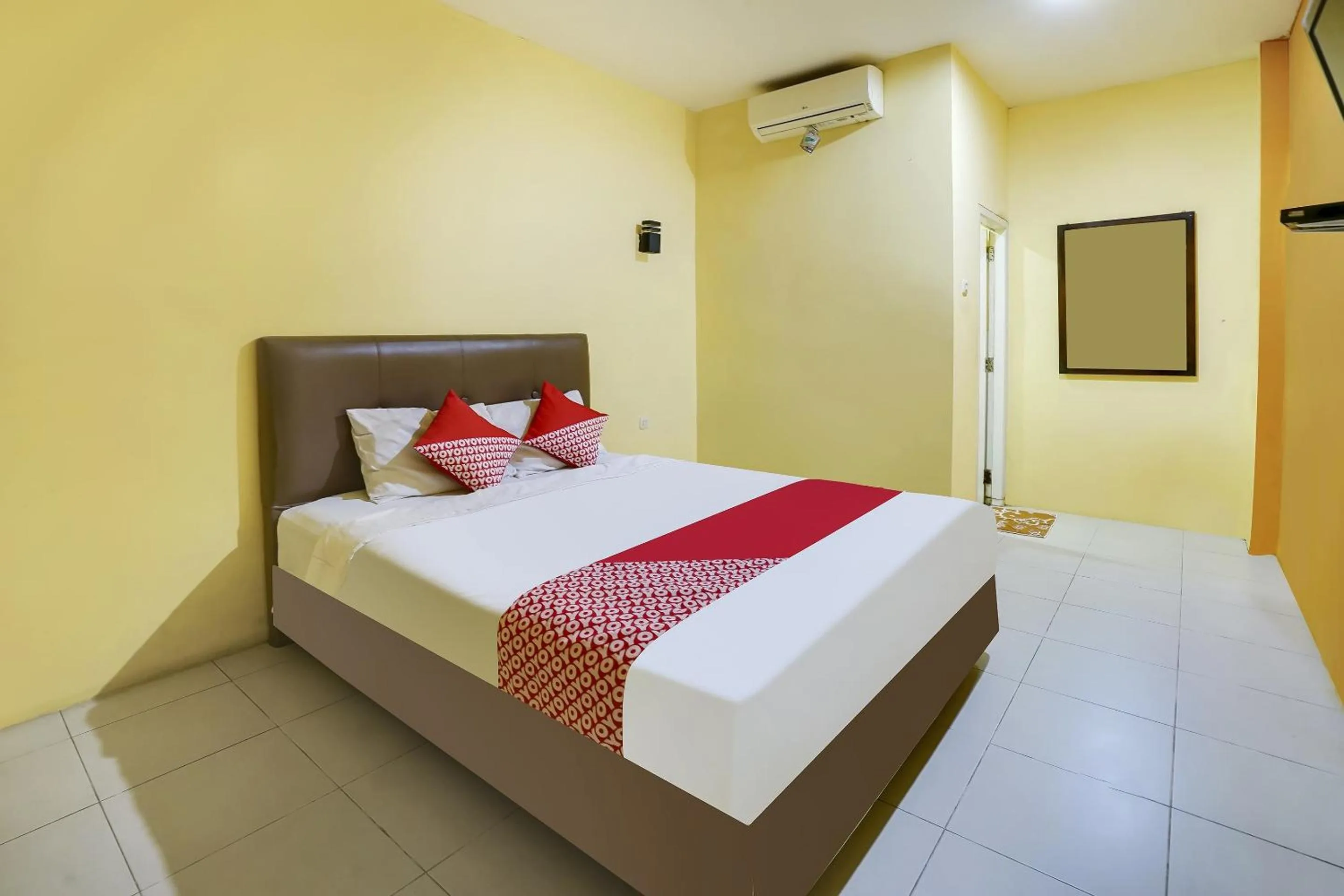 Bedroom, Bed in OYO Life 91027 Note Hotel Syariah