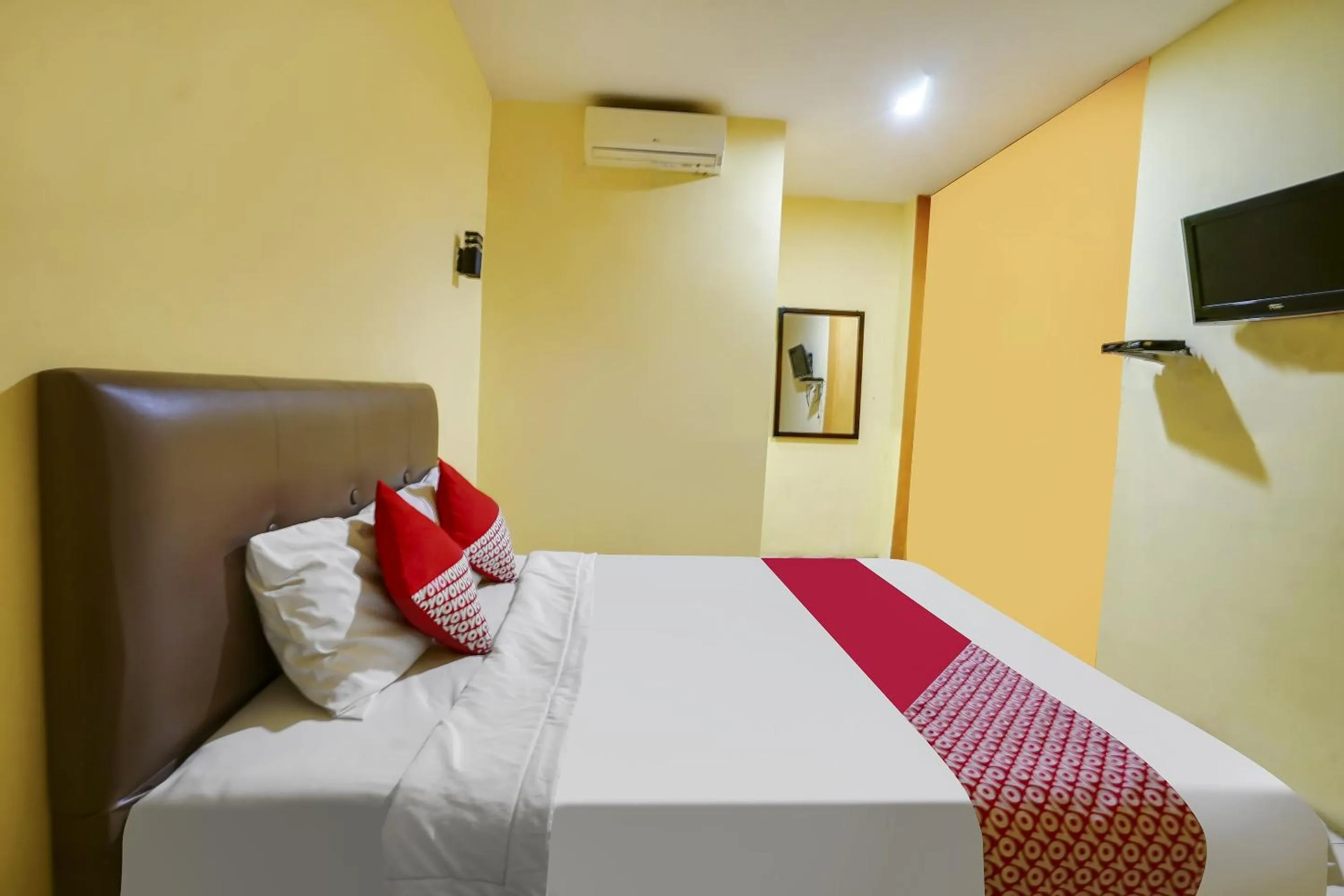 Bedroom, Bed in OYO Life 91027 Note Hotel Syariah