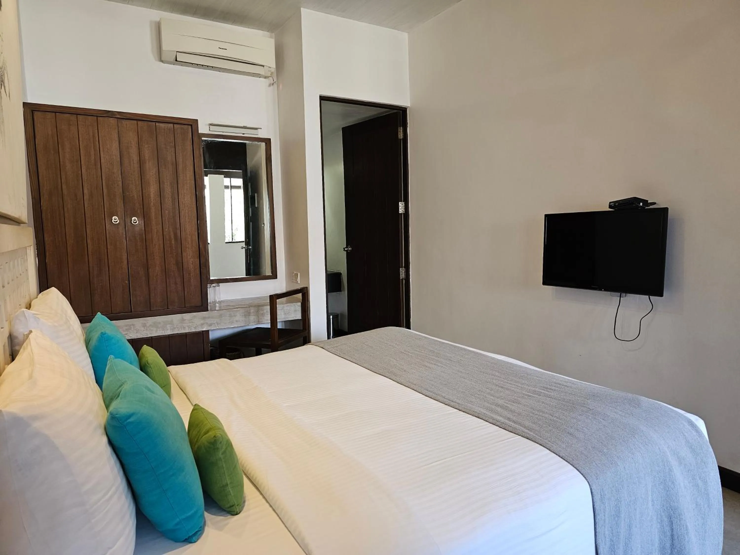 Bedroom, Bed in Blue Breeze