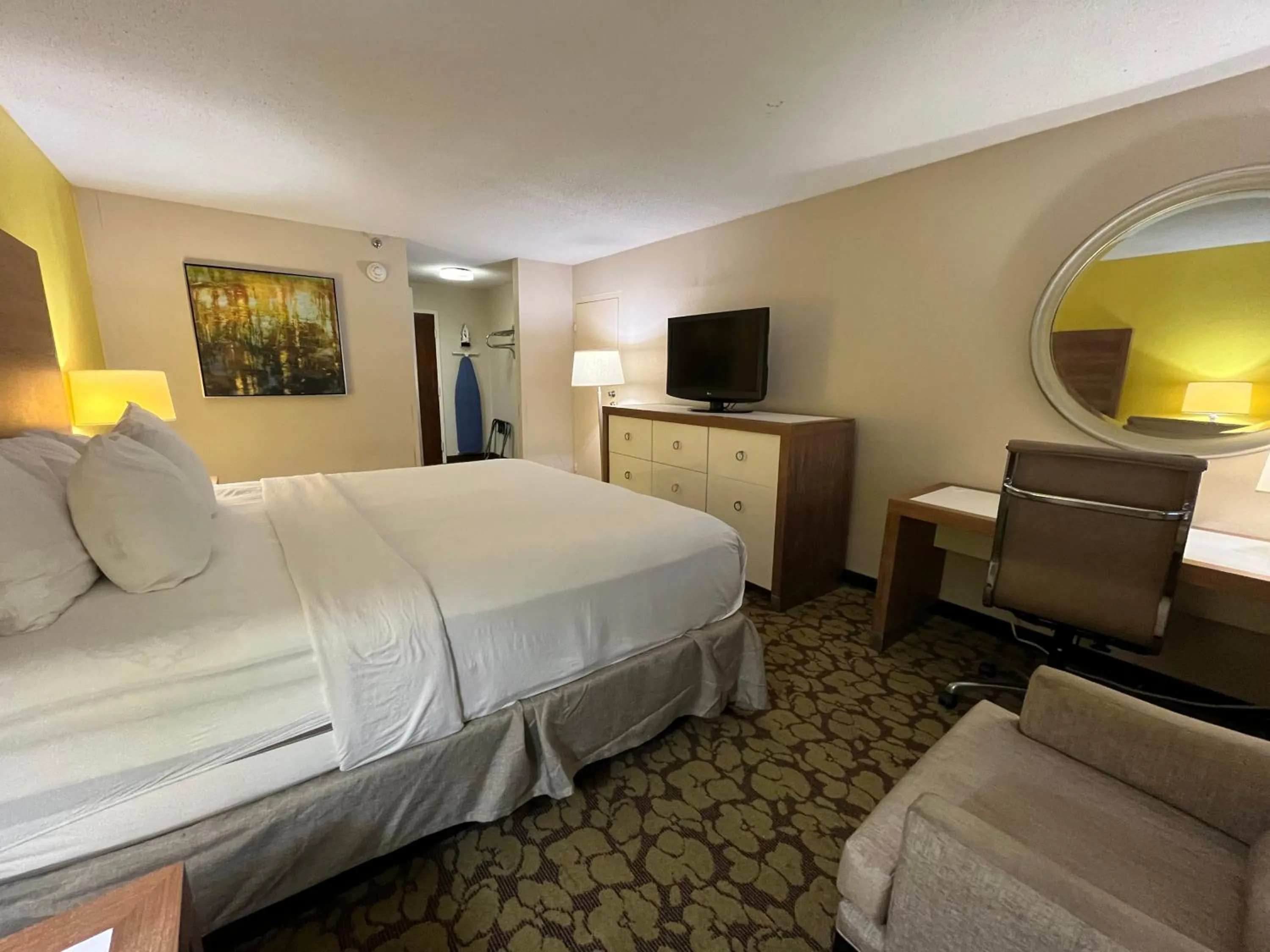 Photo of the whole room in Ramada Plaza by Wyndham Charlotte South End Airport