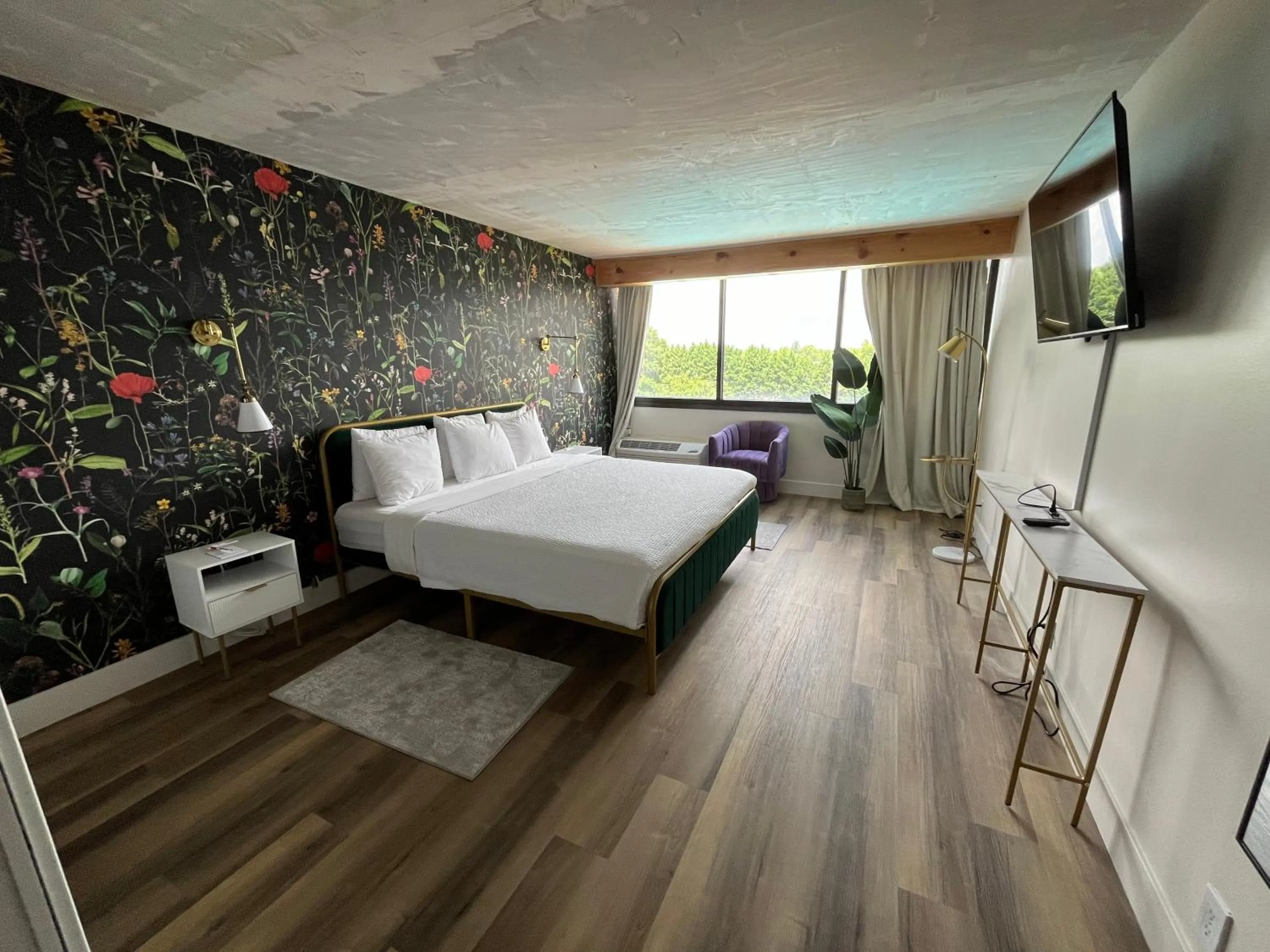 Photo of the whole room in Ramada Plaza by Wyndham Charlotte South End Airport